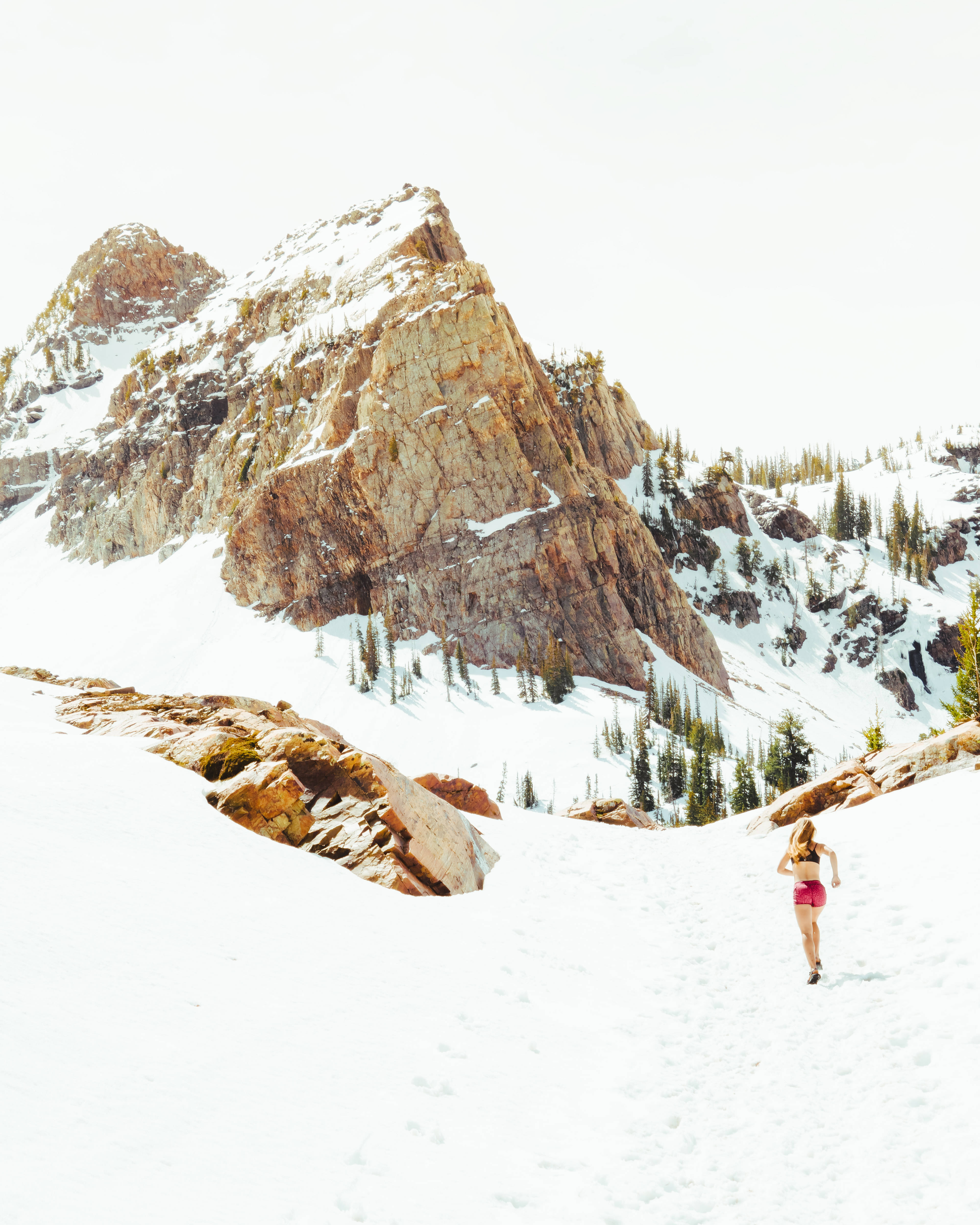 Runner, snow mountain, pink shorts, 4K Phone Wallpaper