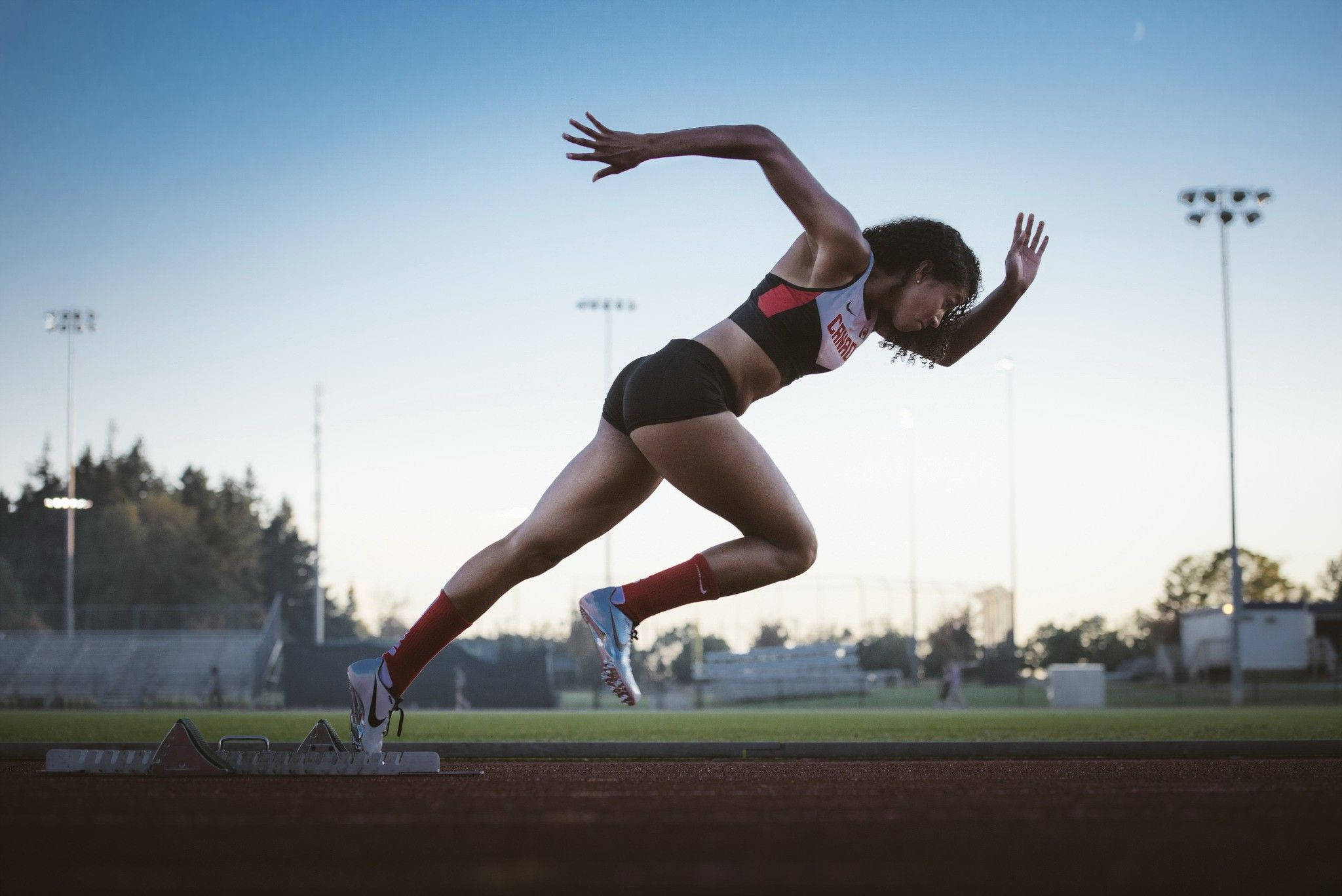 female athlete, black and red uniform, starting blocks, Full HD Desktop Wallpaper