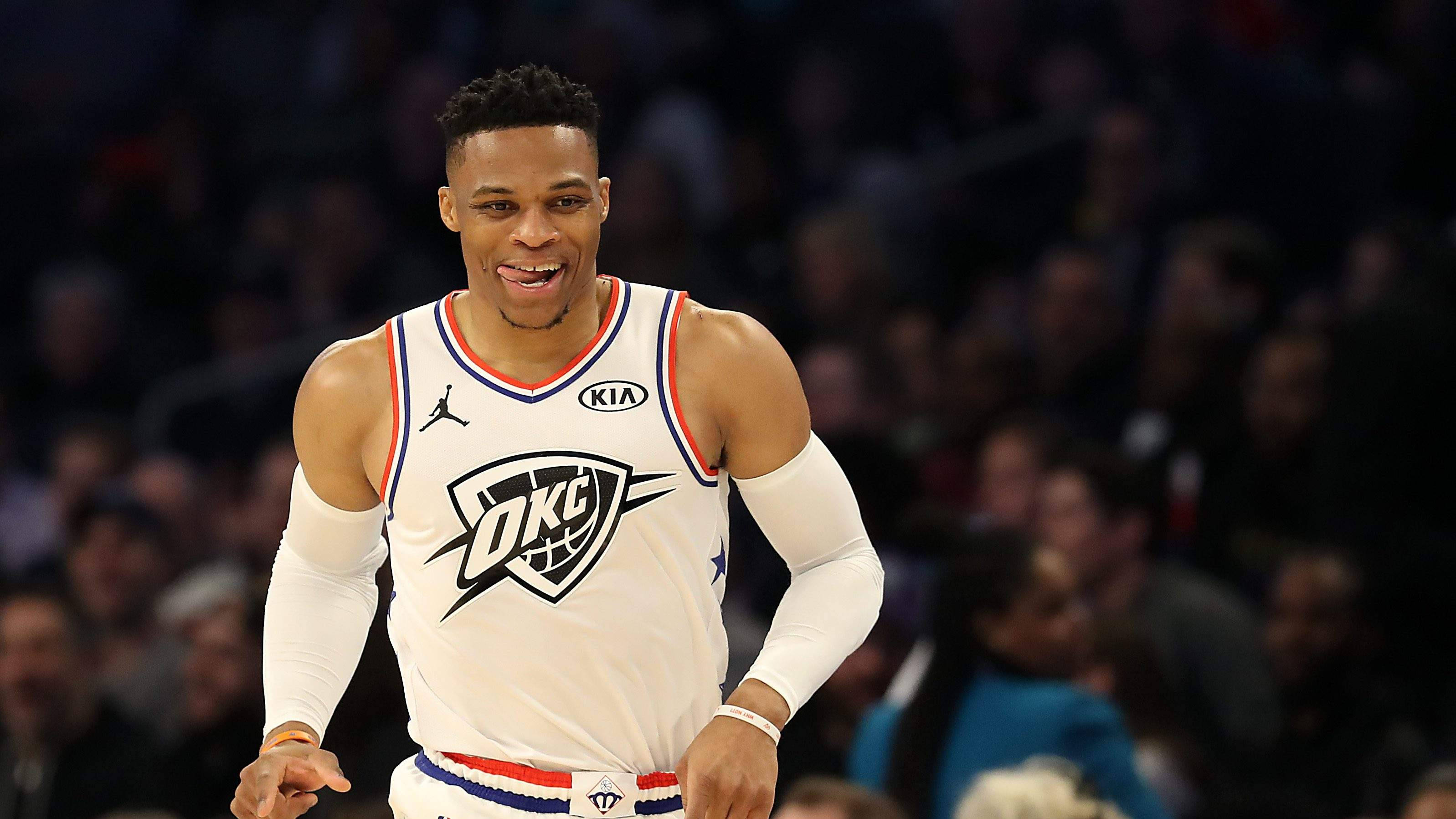 Russell Westbrook, white OKC jersey, blurred crowd, 2K Desktop Wallpaper