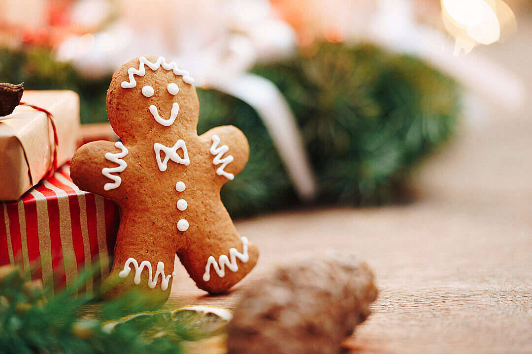 Rustic Christmas, gingerbread man, white icing, SD Desktop Wallpaper