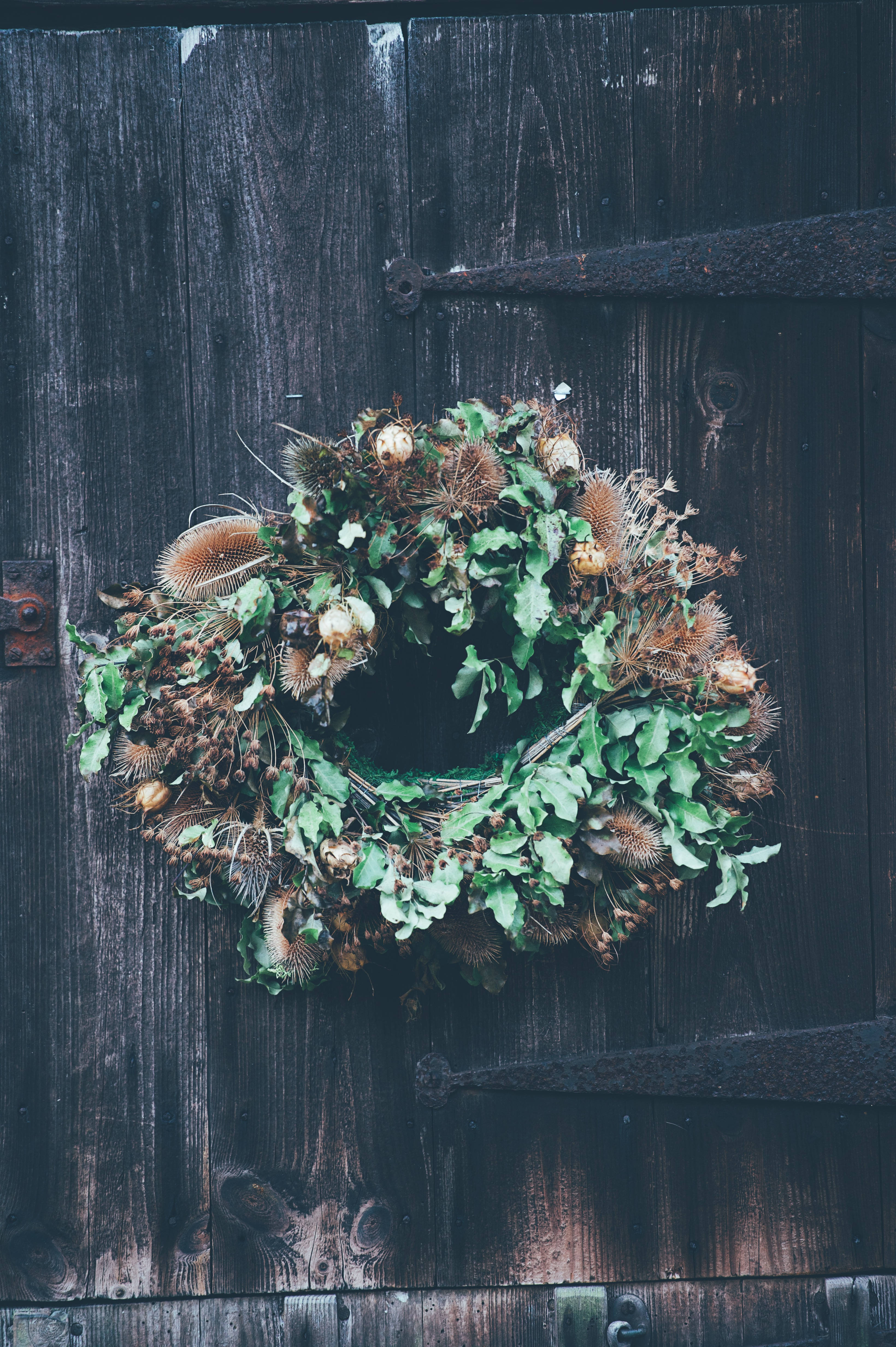 rustic christmas wreath, dried floral wreath, green leaves, 4K Phone Wallpaper