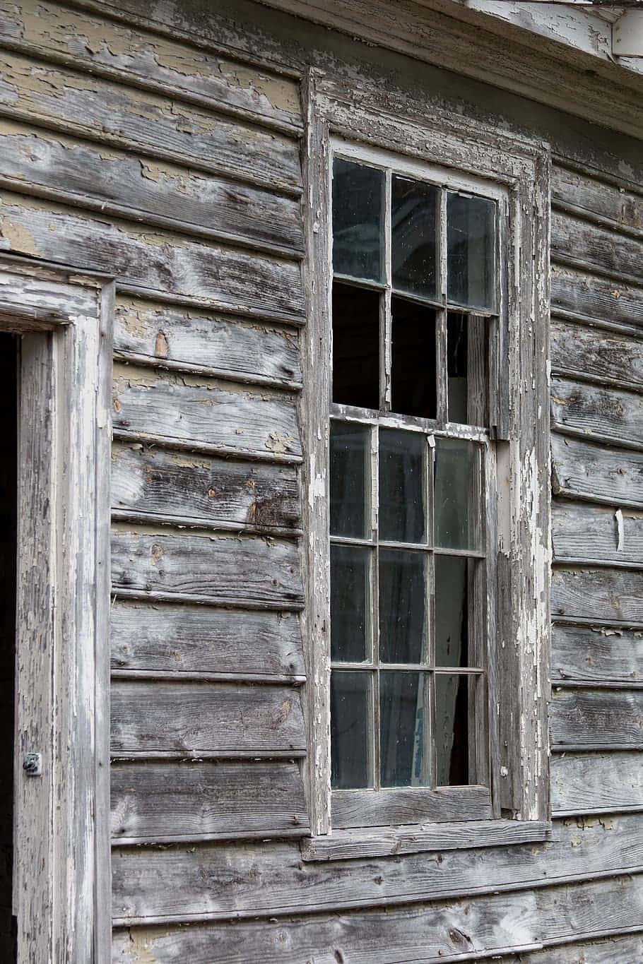 rustic cabin, weathered gray wooden siding, broken multi-paned window, HD Phone Wallpaper