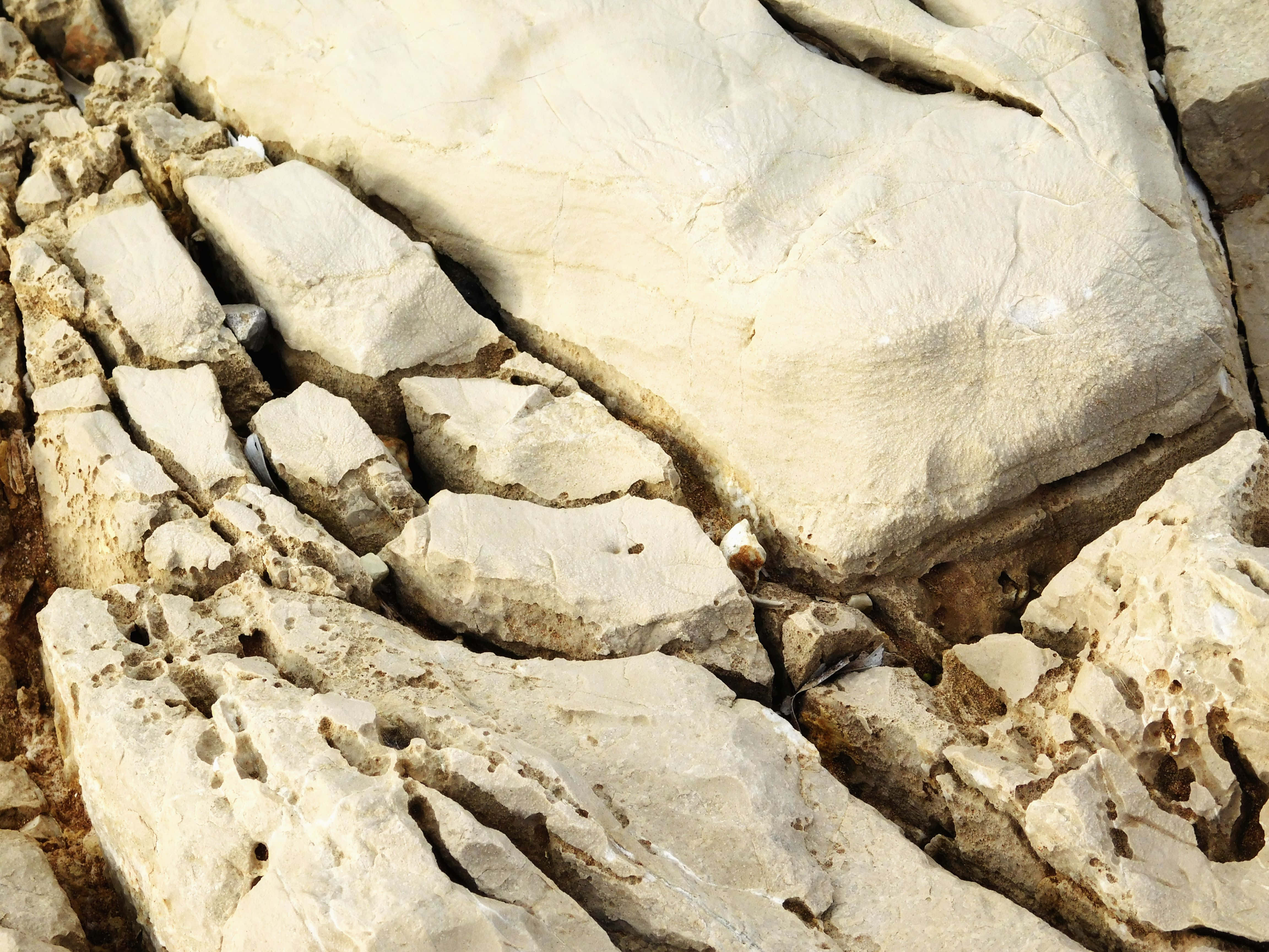 stone, cracked beige rock formations, rough textures, 4K Desktop Wallpaper