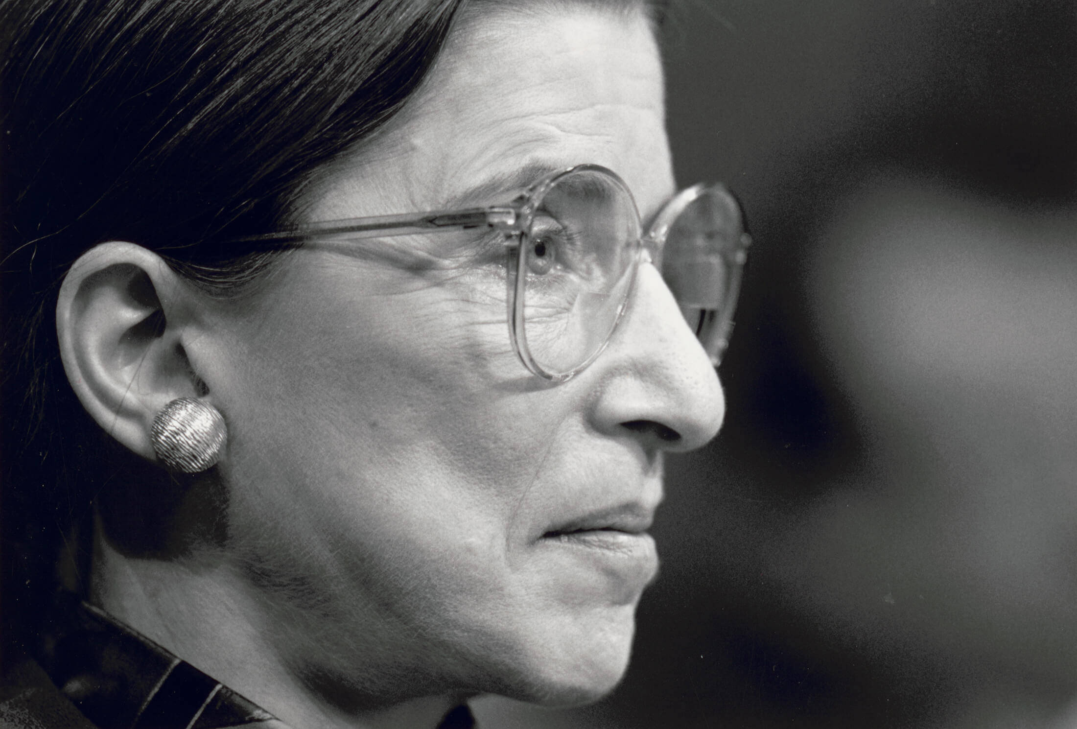 Ruth Bader Ginsburg, greyscale photograph, black and white, Full HD Desktop Wallpaper