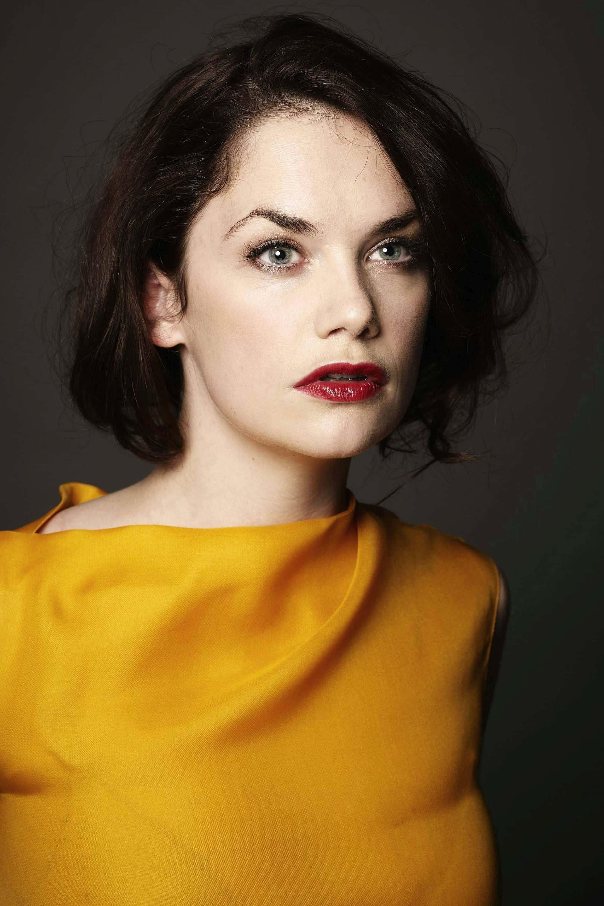 Ruth Wilson, red carpet event, dark hair, 2K Phone Wallpaper
