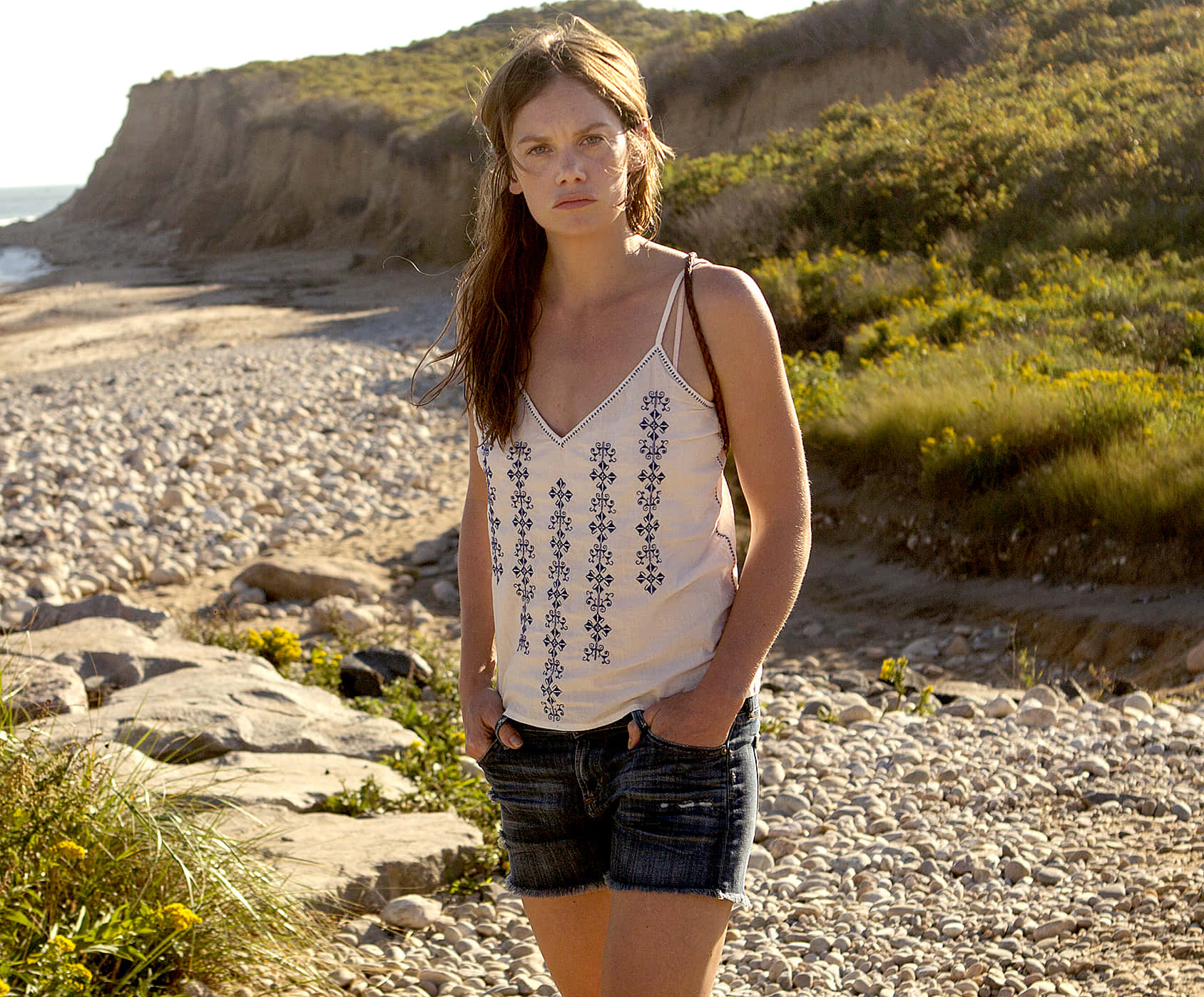 Ruth Wilson, sunlit pebble beach, cliffs, HD Desktop Wallpaper