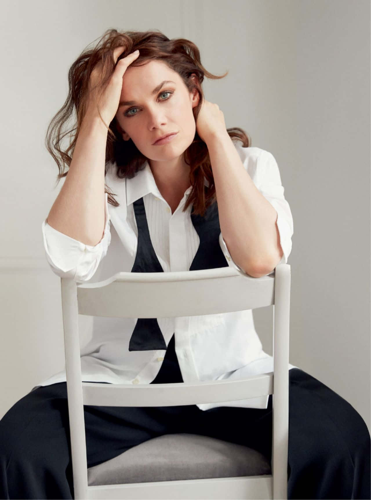 Ruth Wilson, tousled brown hair, white chair, HD Phone Wallpaper