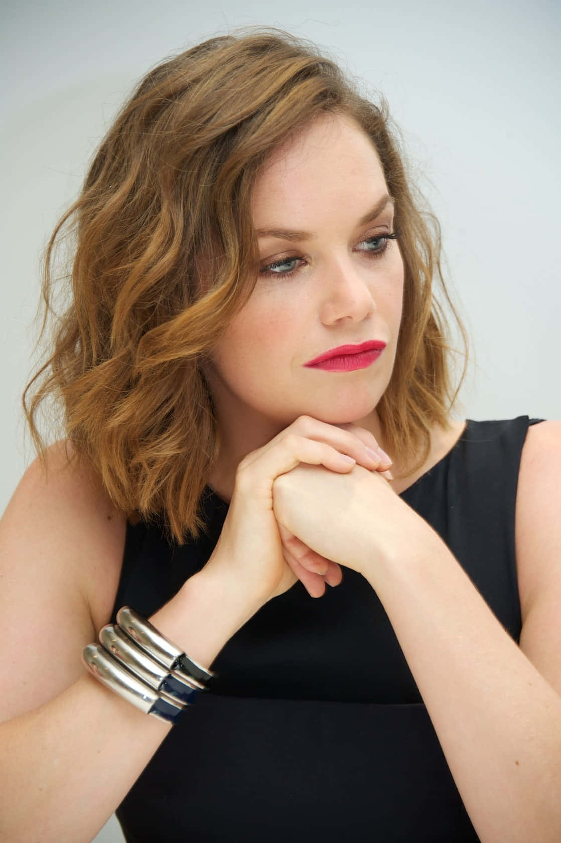 Ruth Wilson, wavy brown hair, bold red lips, HD Phone Wallpaper