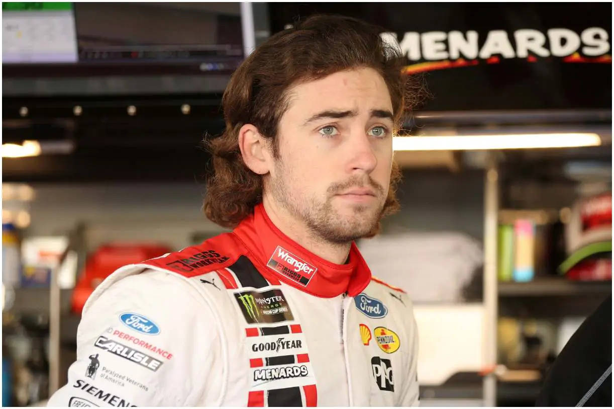 Ryan Blaney, white red and black sponsor-covered uniform, garage, SD Desktop Wallpaper