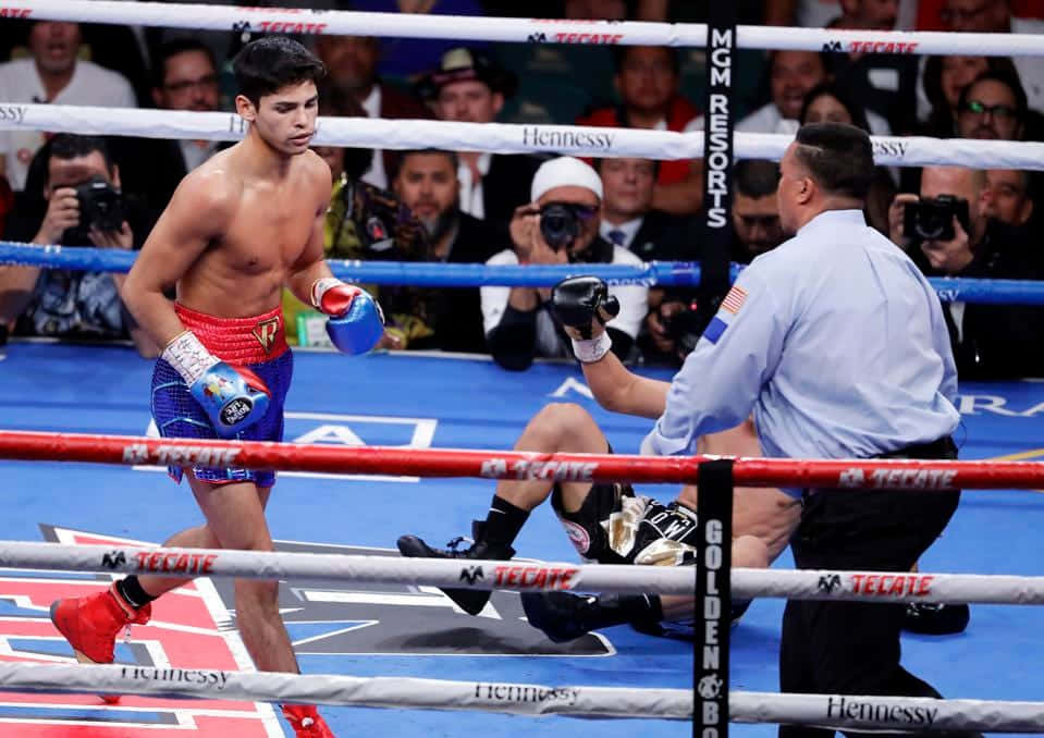Ryan Garcia, blue shorts, referee, SD Desktop Wallpaper