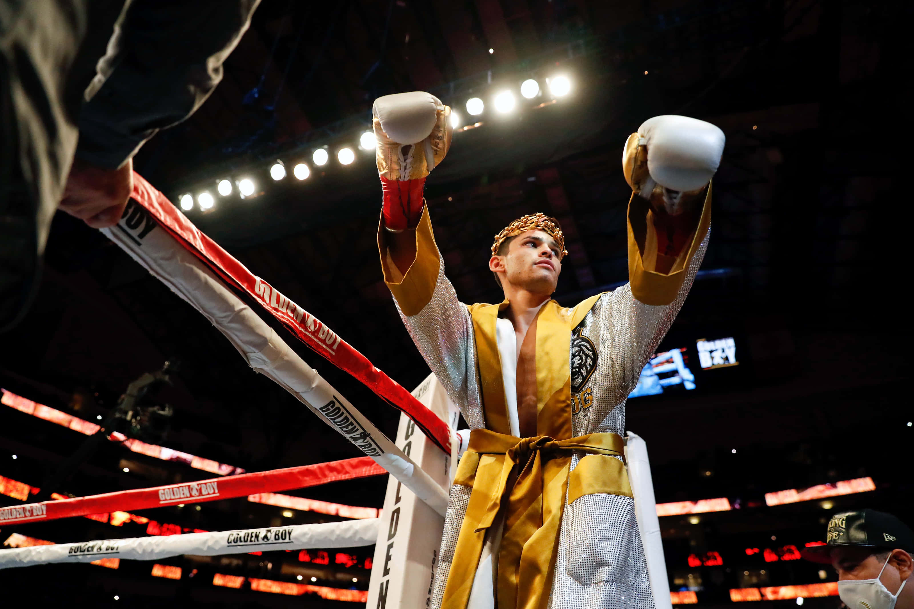 Ryan Garcia, gold and silver robe, gloved fists, 2K Desktop Wallpaper