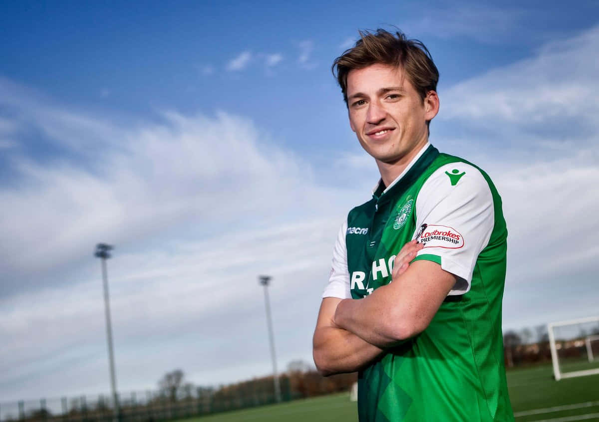 Ryan Gauld, green and white kit, grass pitch, SD Desktop Wallpaper