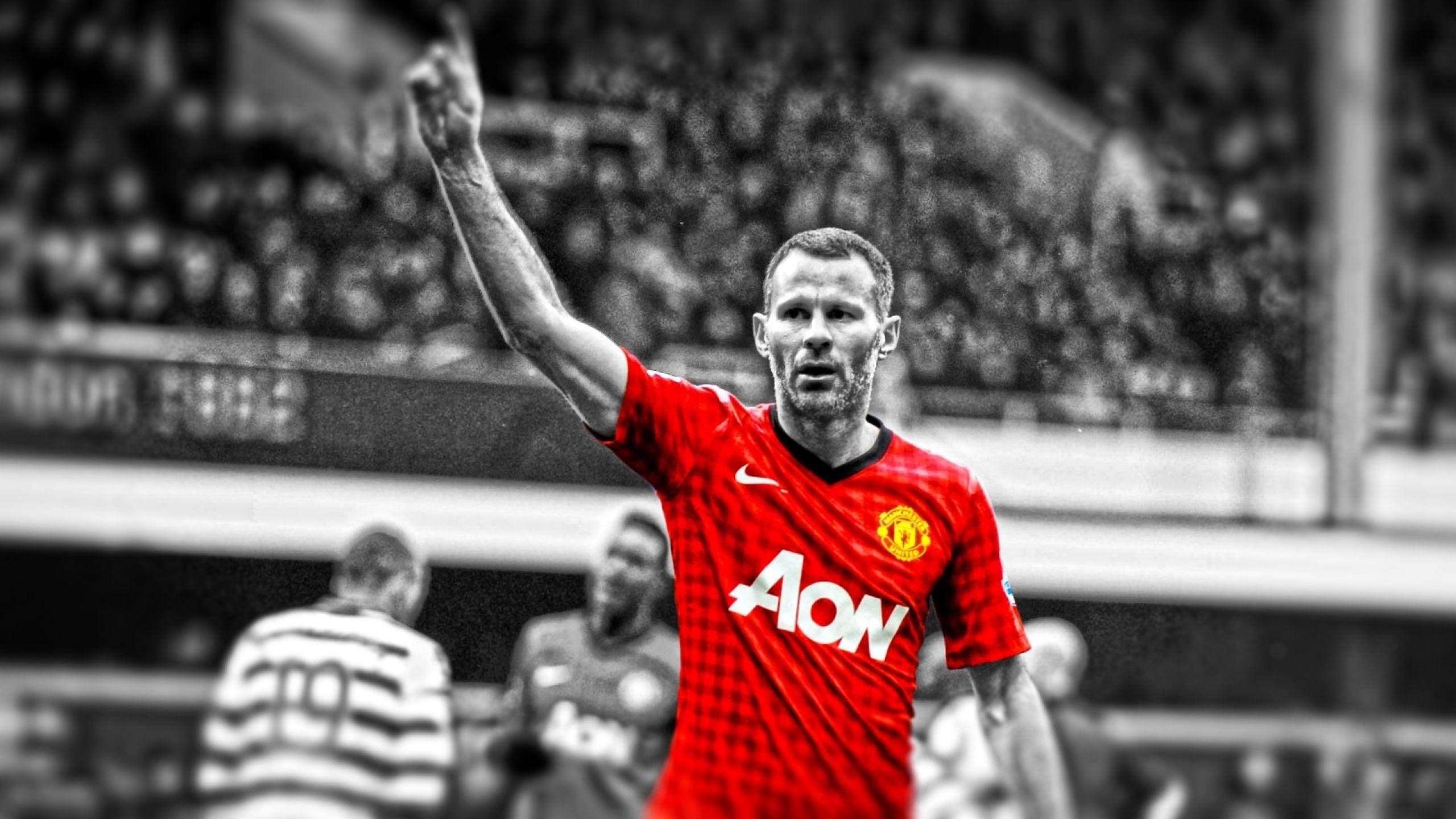 Ryan Giggs, red Manchester United jersey, black and white stadium crowd, 2K Desktop Wallpaper