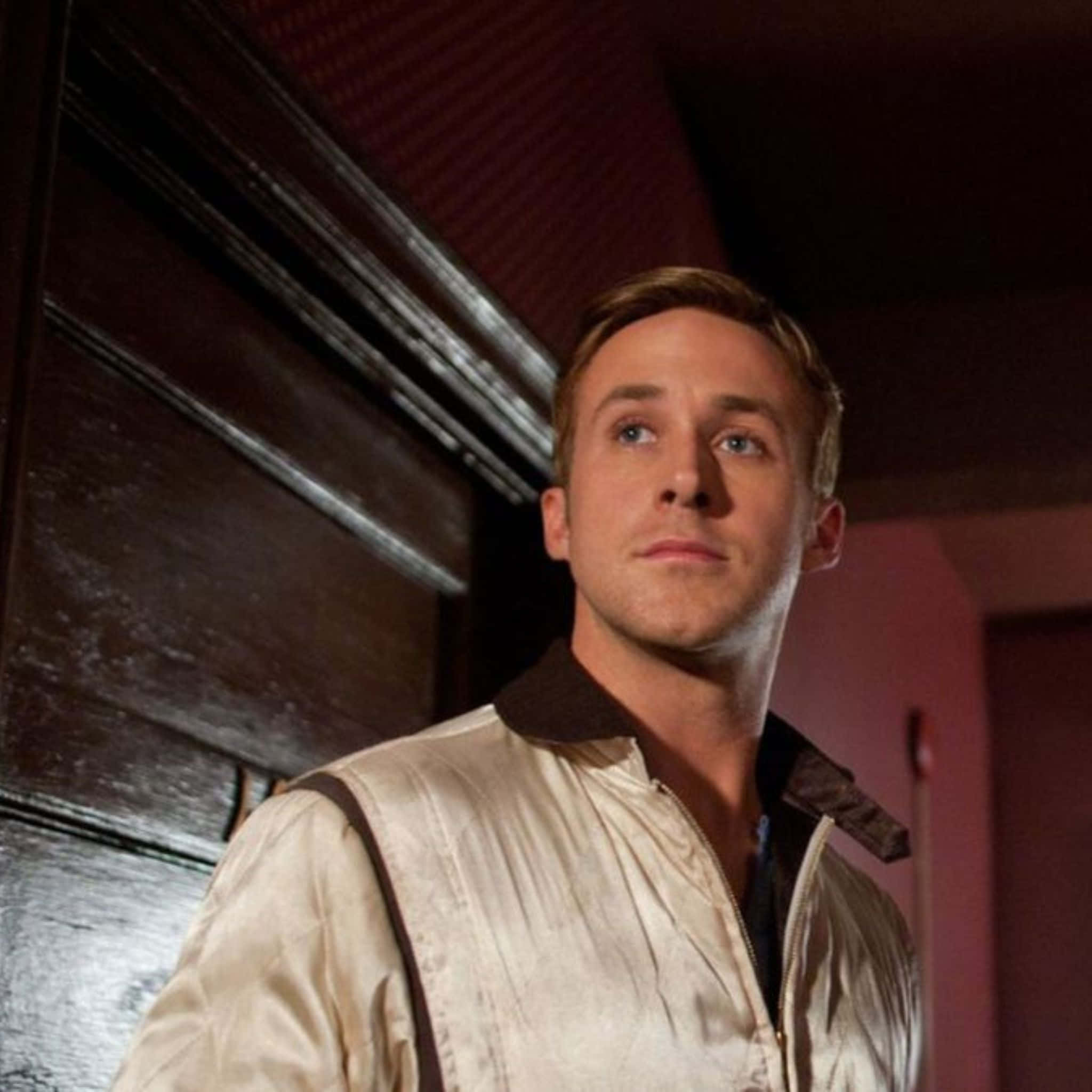 Ryan Gosling, shiny cream jacket, dark collar, Full HD Desktop Wallpaper