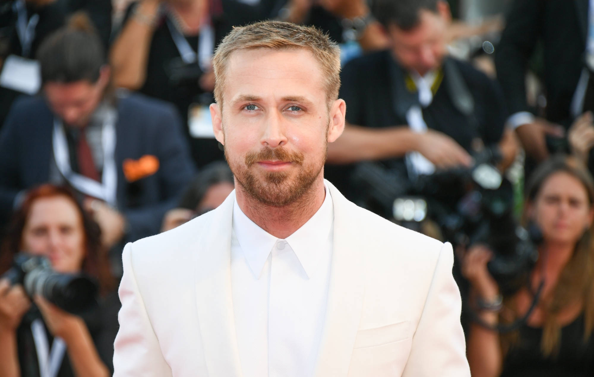 Ryan Gosling, white suit, red carpet, Full HD Desktop Wallpaper