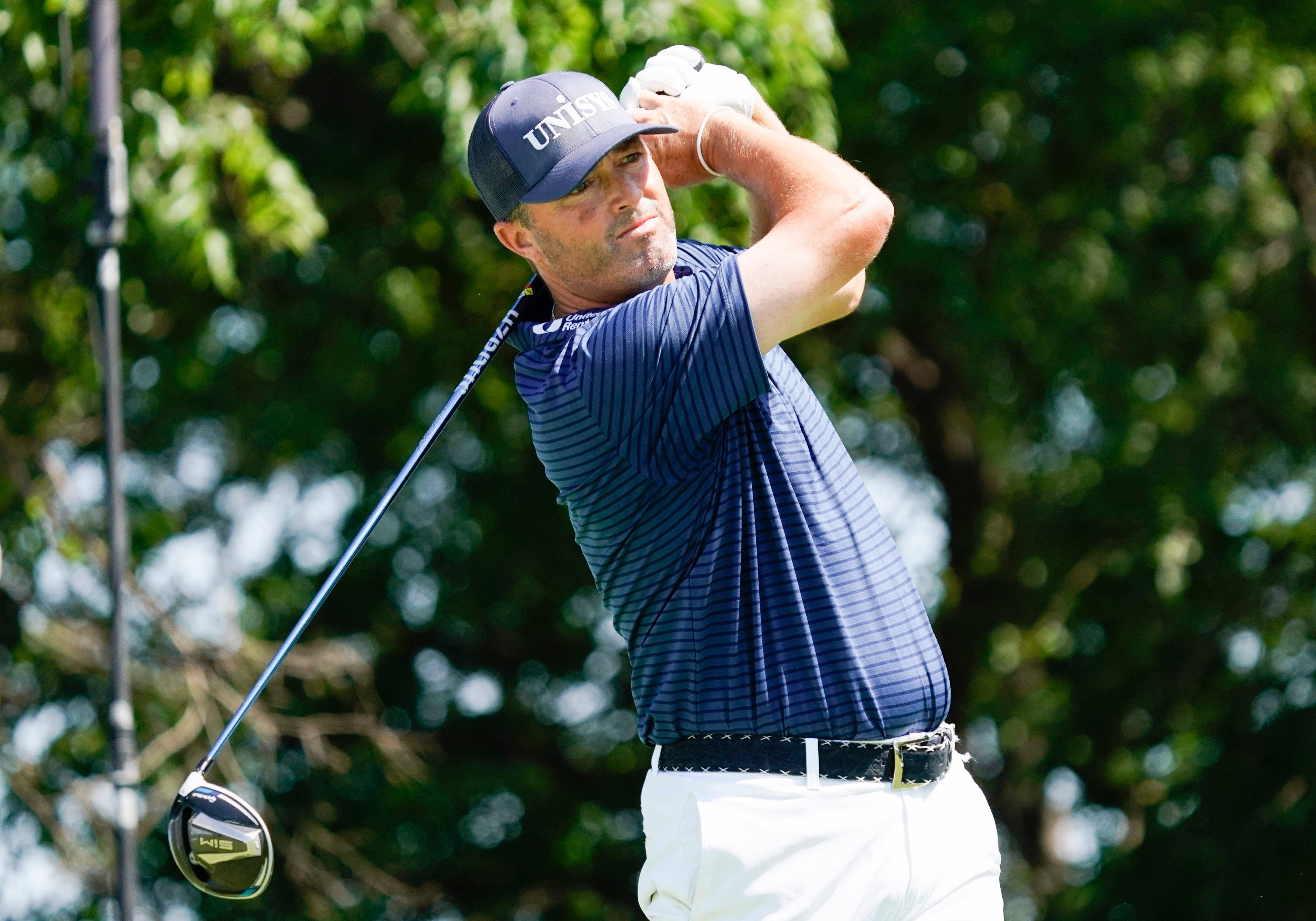 Ryan Palmer, navy striped shirt, white pants, 4K Desktop Wallpaper