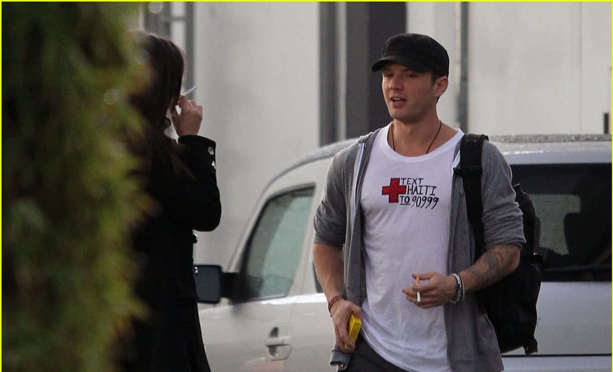 Ryan Phillippe, white t-shirt, red cross, SD Desktop Wallpaper