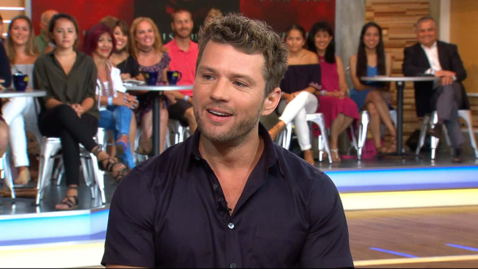 Ryan Phillippe, studio audience, metal stools, HD Desktop Wallpaper