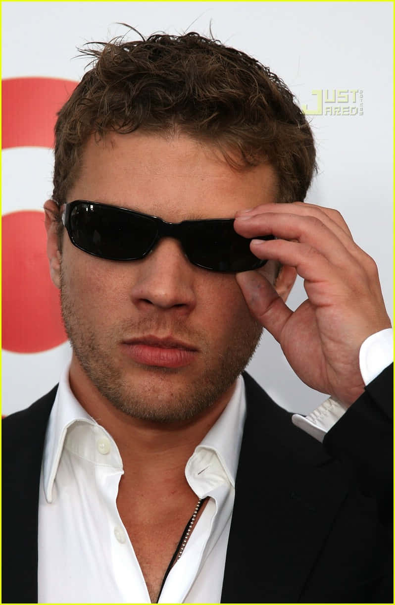Ryan Phillippe, black sunglasses, white shirt, SD Phone Wallpaper
