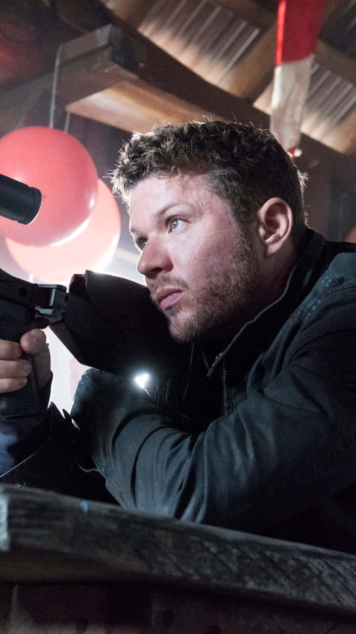 Ryan Phillippe, rifle, dimly lit wooden room, HD Phone Wallpaper