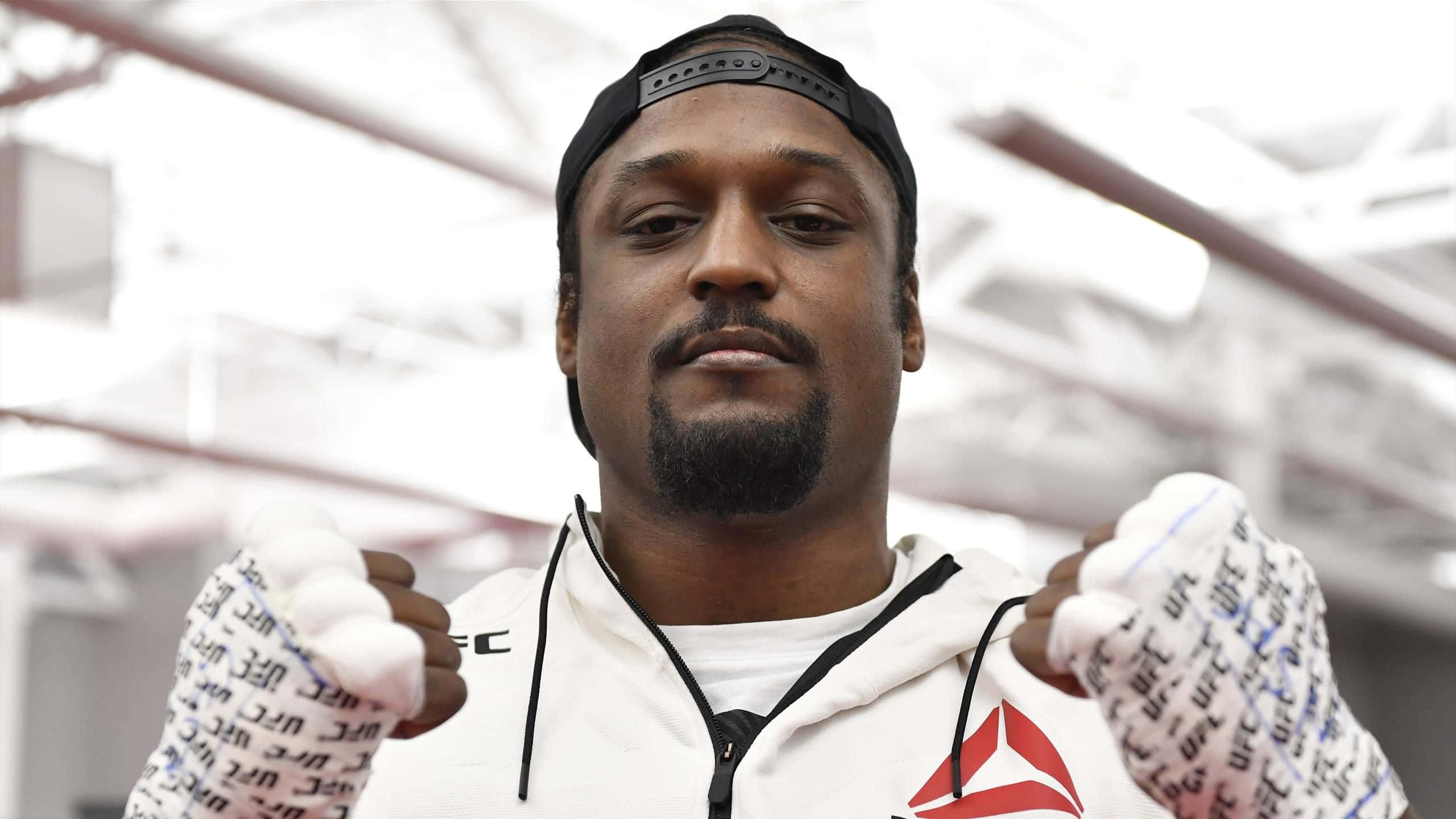 Ryan Spann, white UFC gear, gloves, 2K Desktop Wallpaper