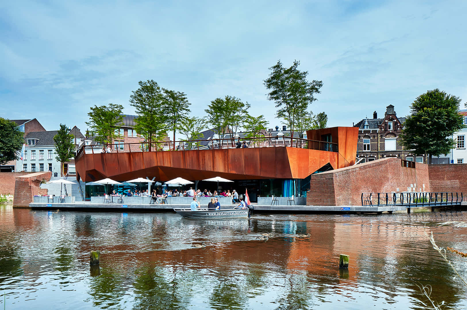 S-hertogenbosch, waterfront architecture, rust-colored bridge, HD Desktop Wallpaper
