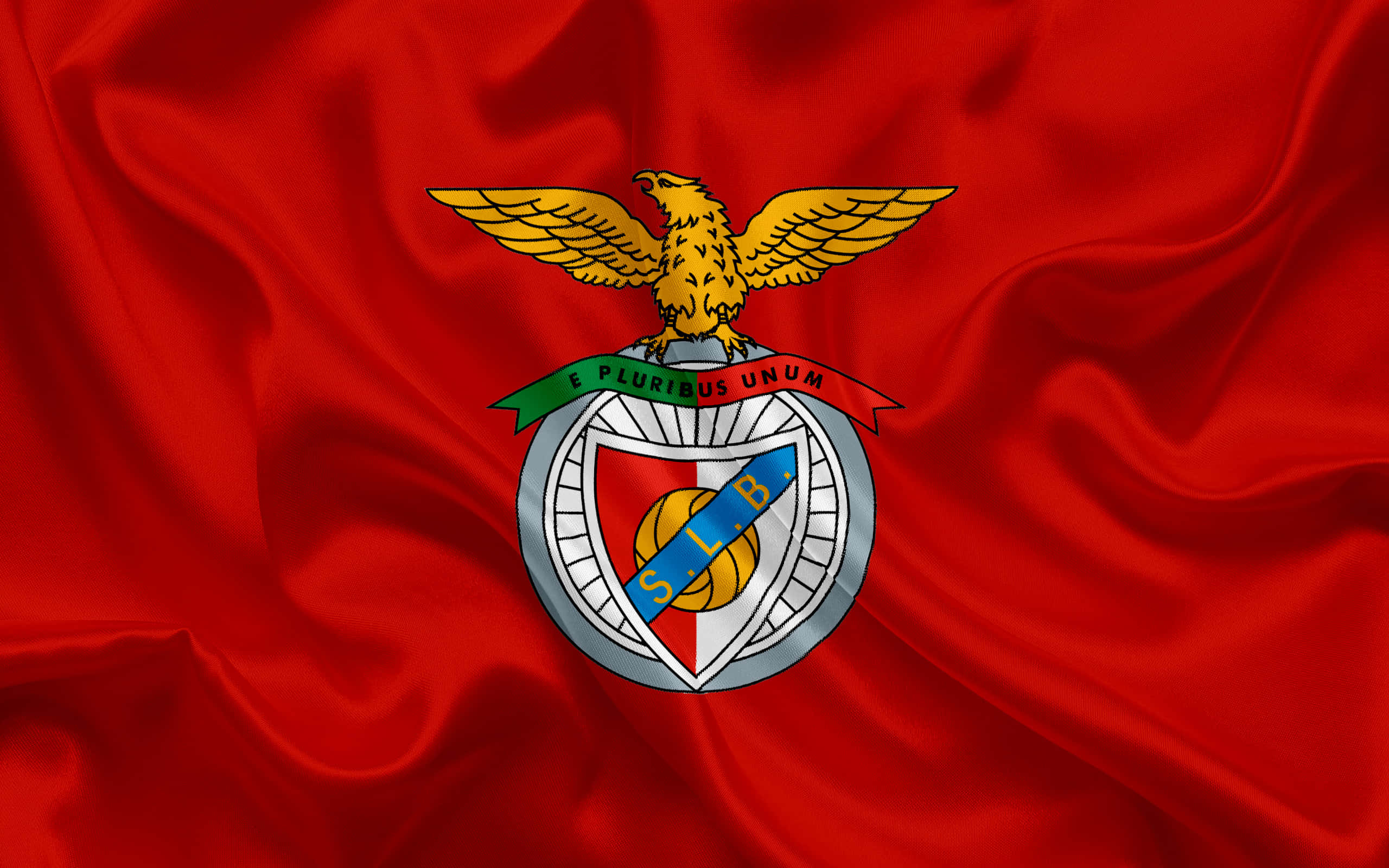 S L Benfica, red satin flag, golden eagle crest, 2K Desktop Wallpaper