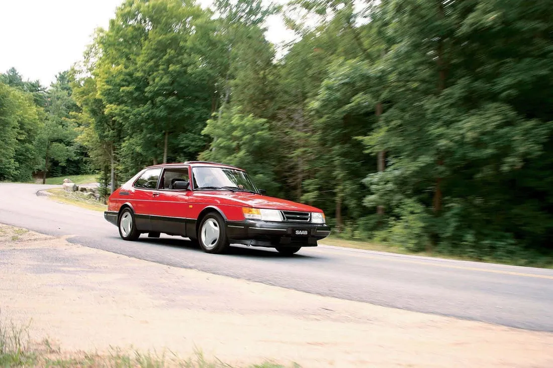 Saab 900
