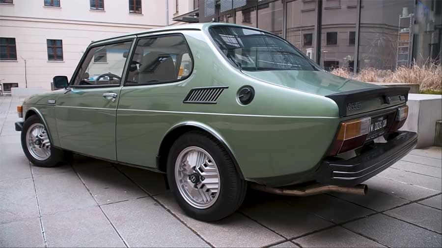 Saab 99, sage green, tiled urban plaza, SD Desktop Wallpaper
