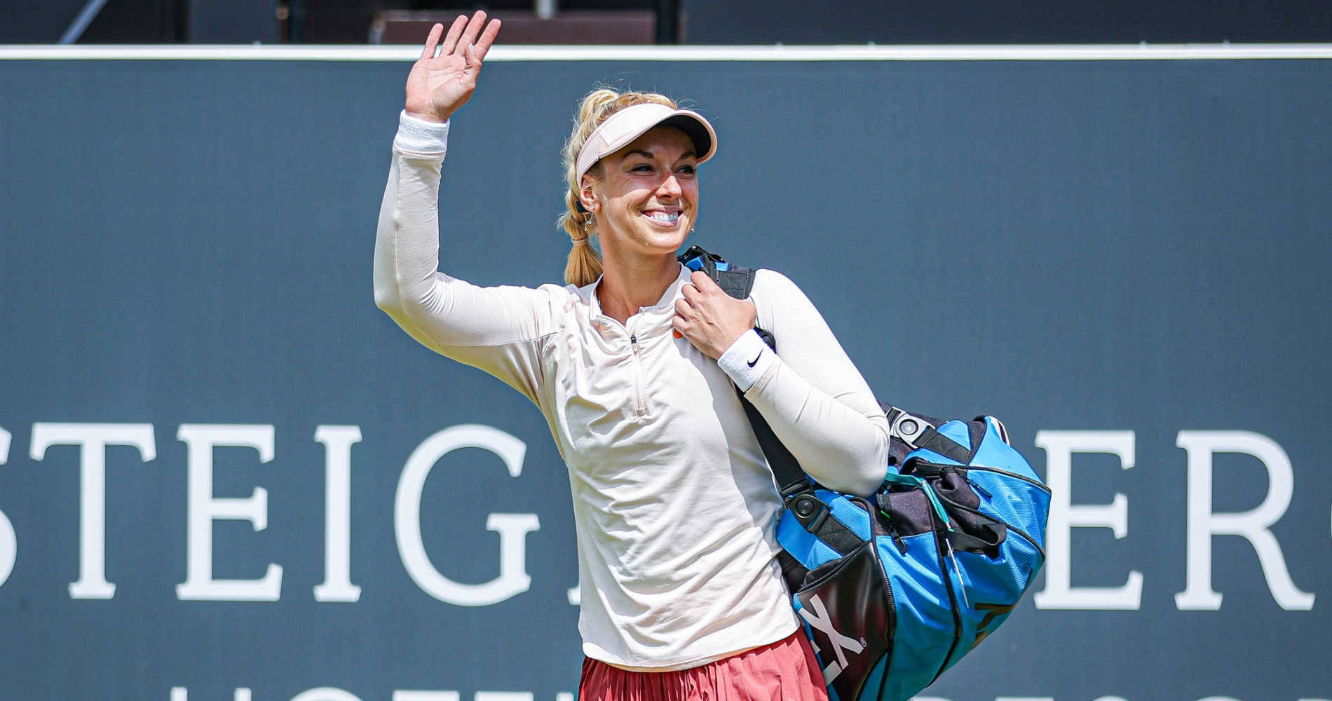Sabine Lisicki, smiling, waving, HD Desktop Wallpaper