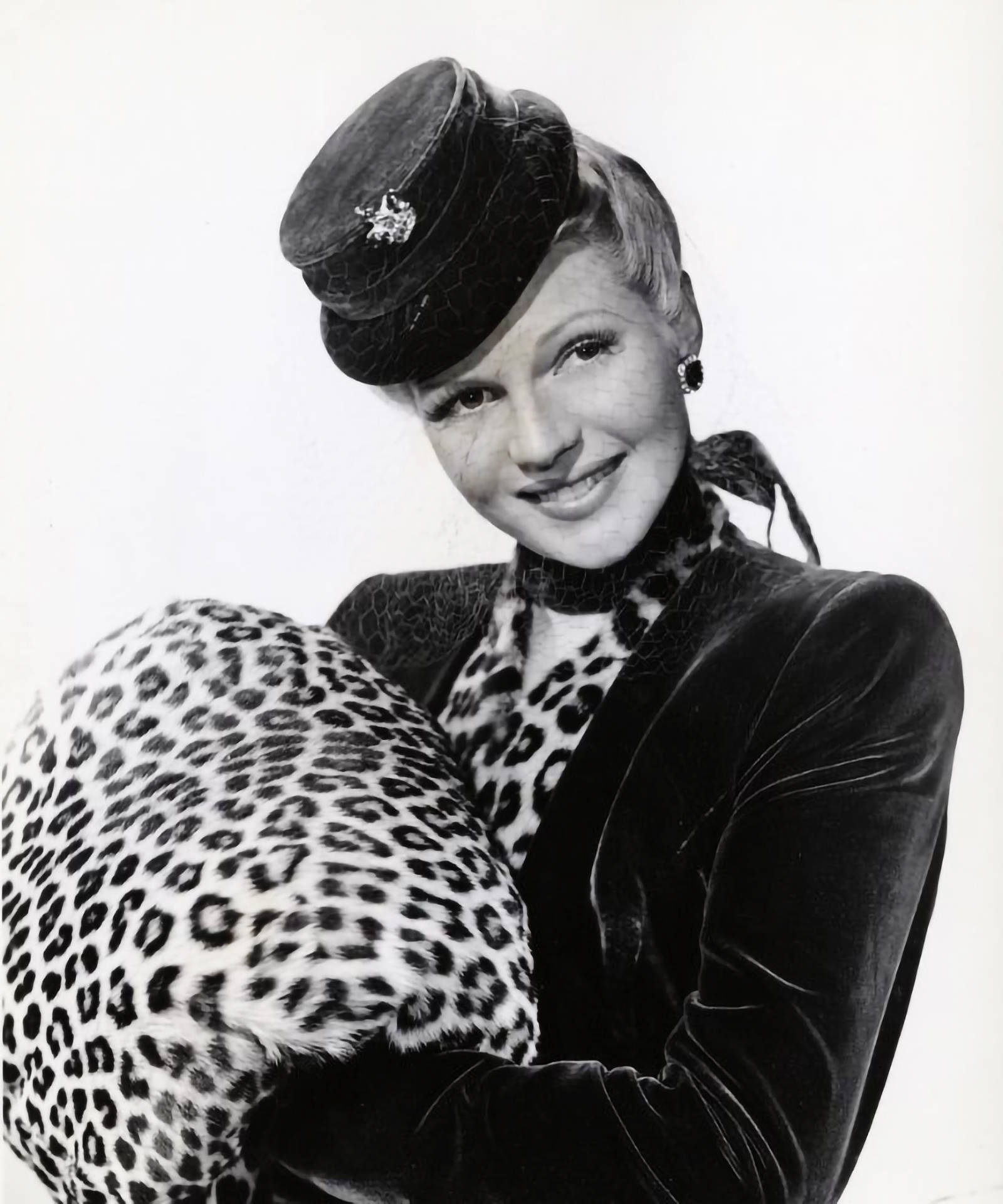 Rita Hayworth Cheetah Muff, Full HD Phone Wallpaper