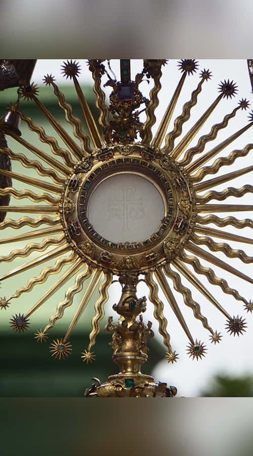 Sacrament 500 x 900, golden monstrance, radiant sunburst rays, SD Phone Wallpaper