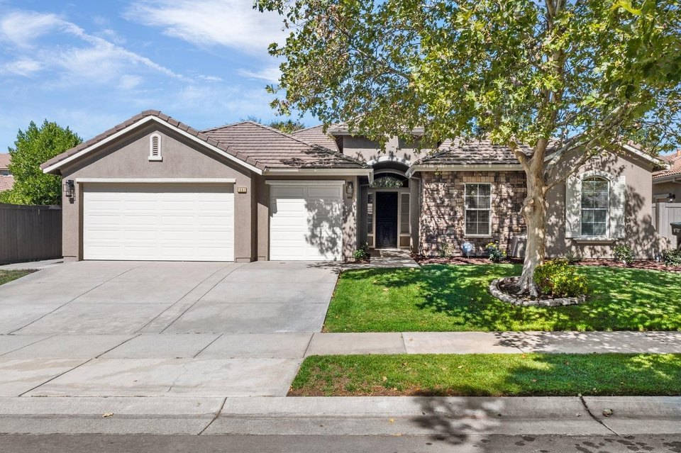 1561 Aimwell Avenue, Sacramento, stone facade, SD Desktop Wallpaper