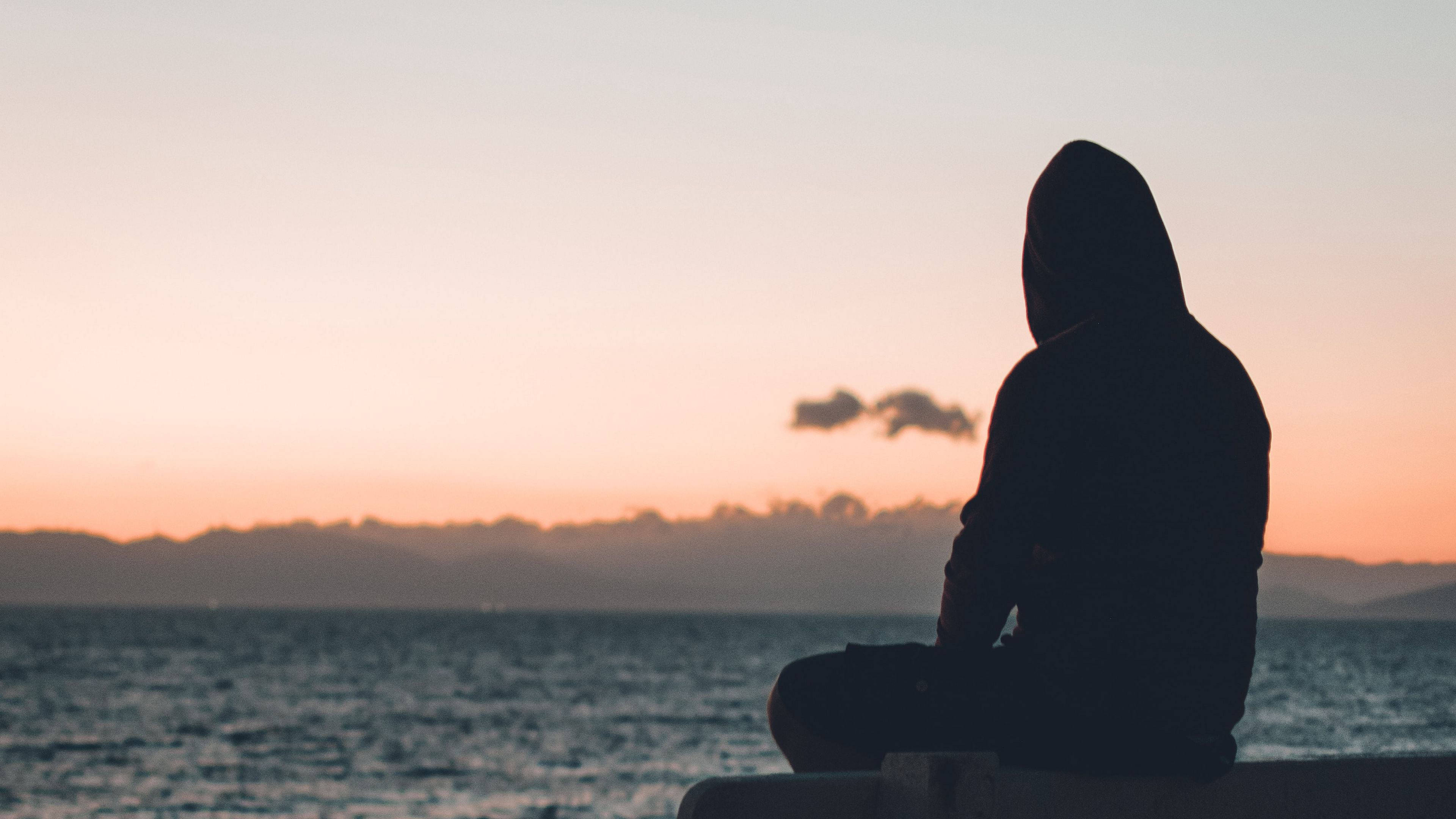 hooded man, beach, sunset, 4K Desktop Wallpaper