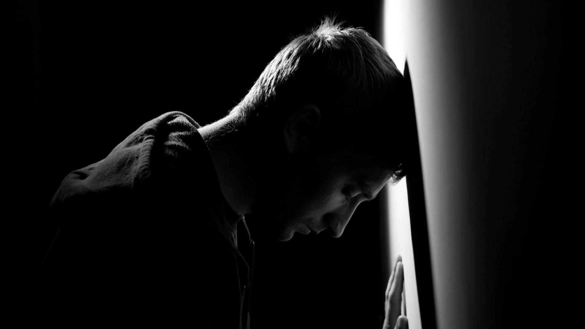 Head Against Wall, silhouette, bright vertical light source, Full HD Desktop Wallpaper