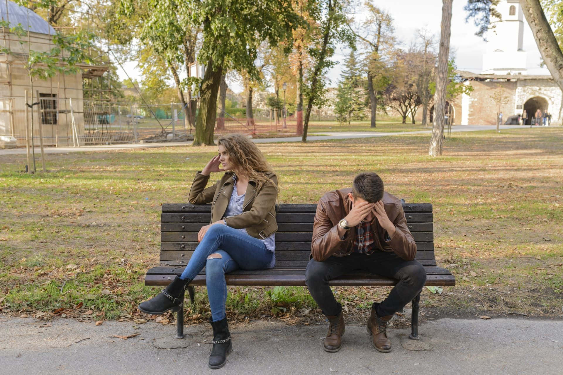 Sad Couple, park bench, autumn leaves, Full HD Desktop Wallpaper