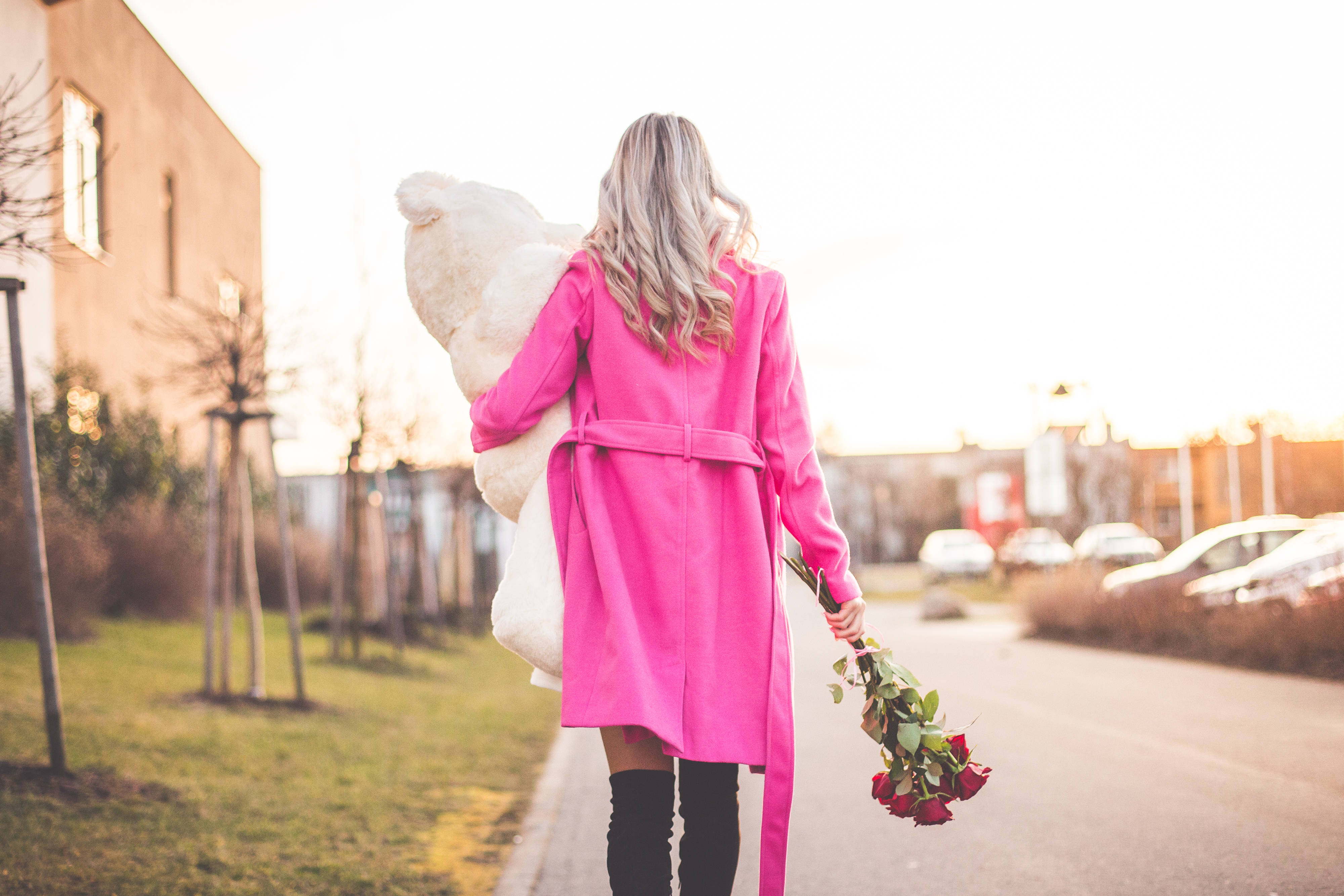 vibrant pink coat, giant white teddy bear, bouquet of red roses, 4K Desktop Wallpaper