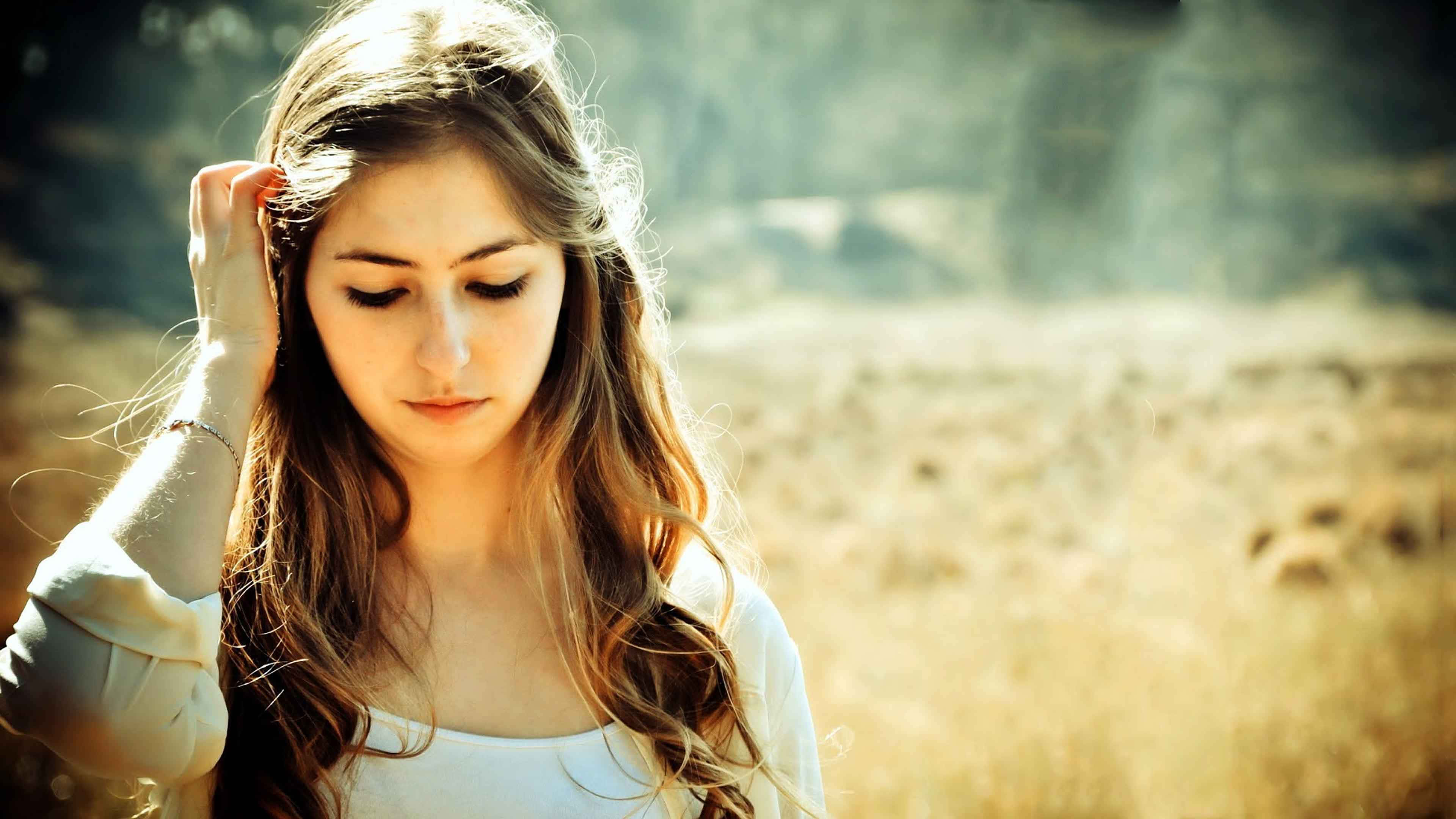 Sad Woman, sunny day, sunlit field, 4K Desktop Wallpaper