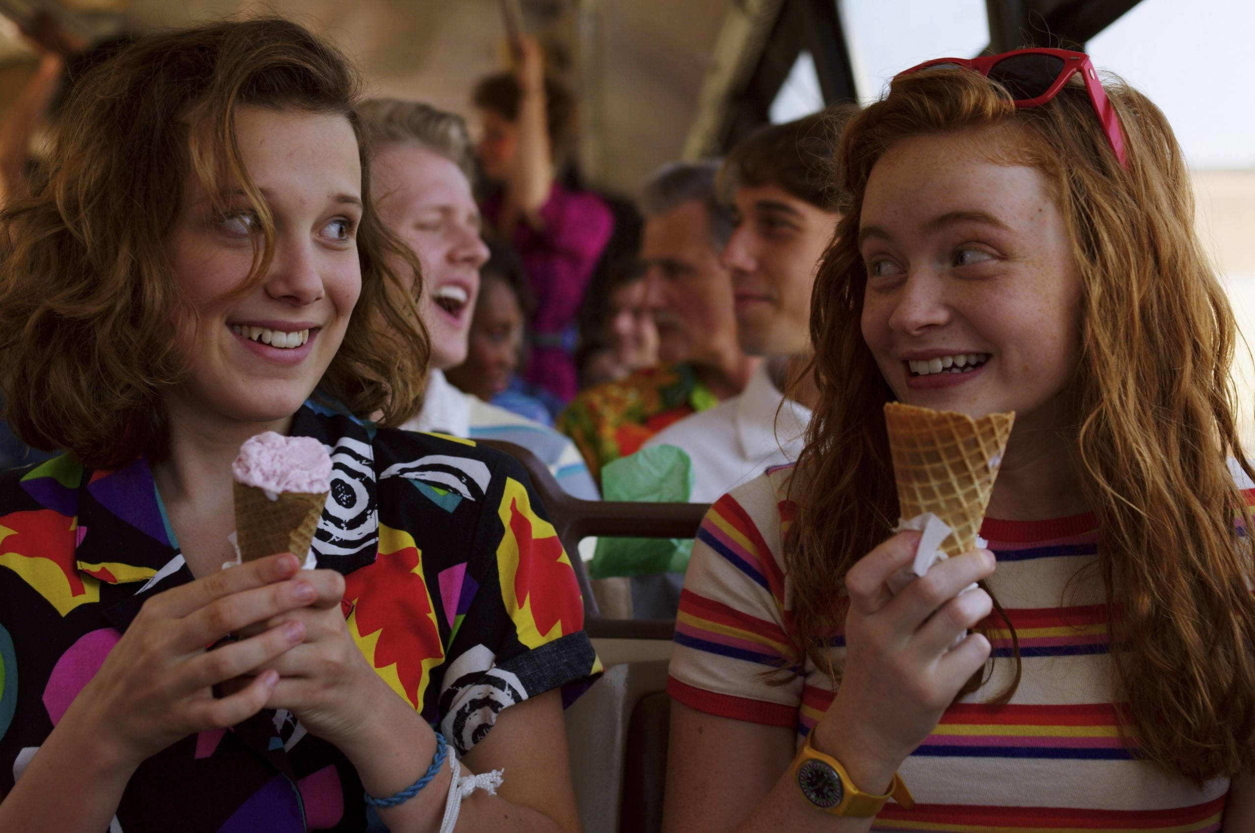 Sadie Sink, amusement park ride, ice cream cones, 2K Desktop Wallpaper