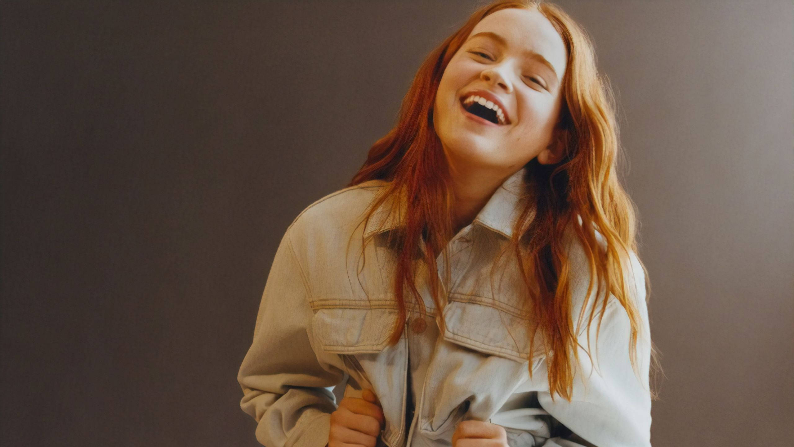 Sadie Sink, red hair, light denim jacket, 2K Desktop Wallpaper