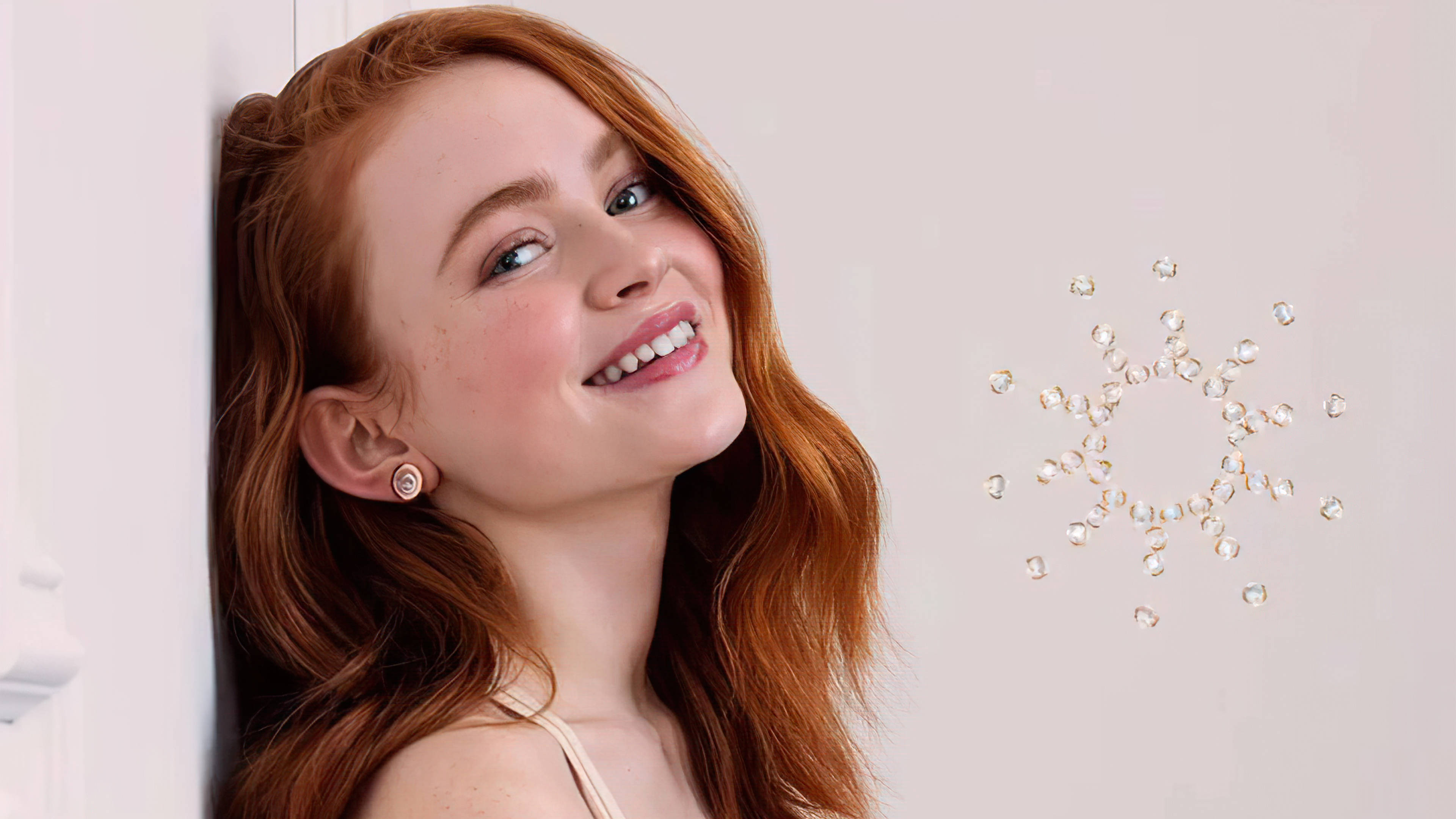 Sadie Sink, red-haired, white wall, 4K Desktop Wallpaper