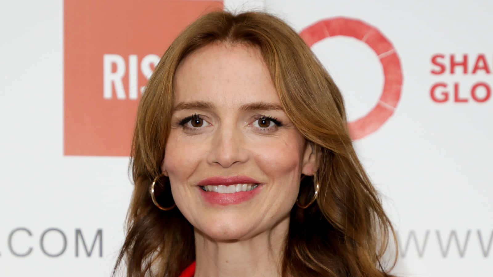 Saffron Burrows, brown hair, hoop earrings, HD Desktop Wallpaper
