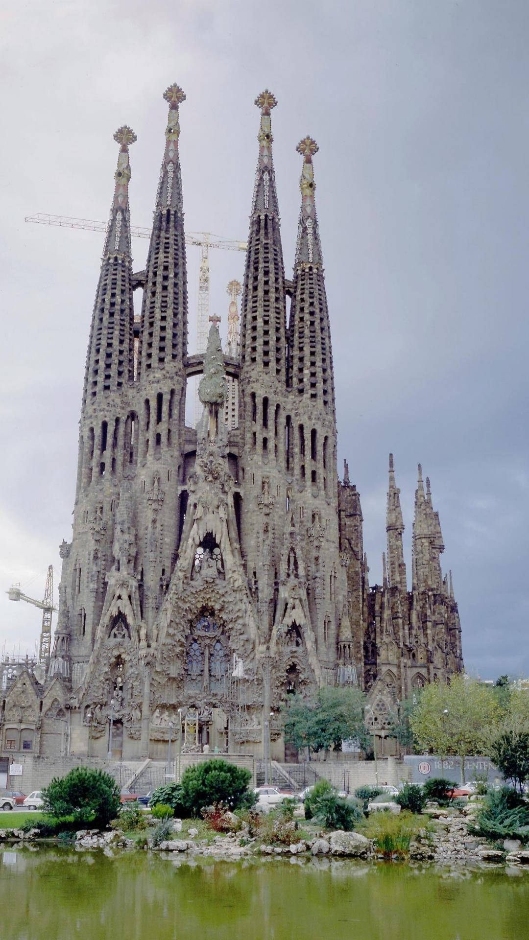 Sagrada Familia, pond, construction cranes, Full HD Phone Wallpaper