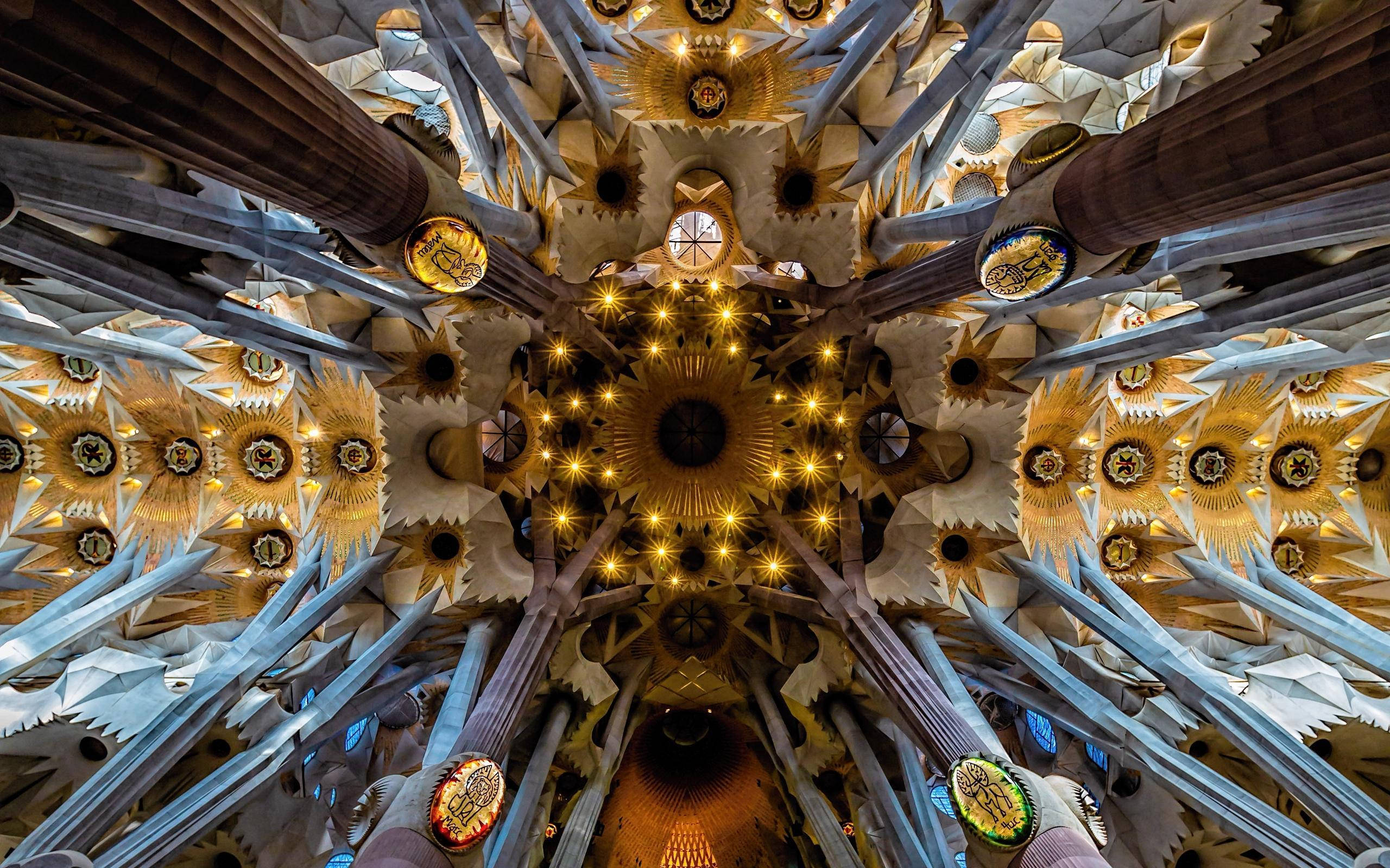 Sagrada Familia, golden starburst patterns, towering columns, 2K Desktop Wallpaper