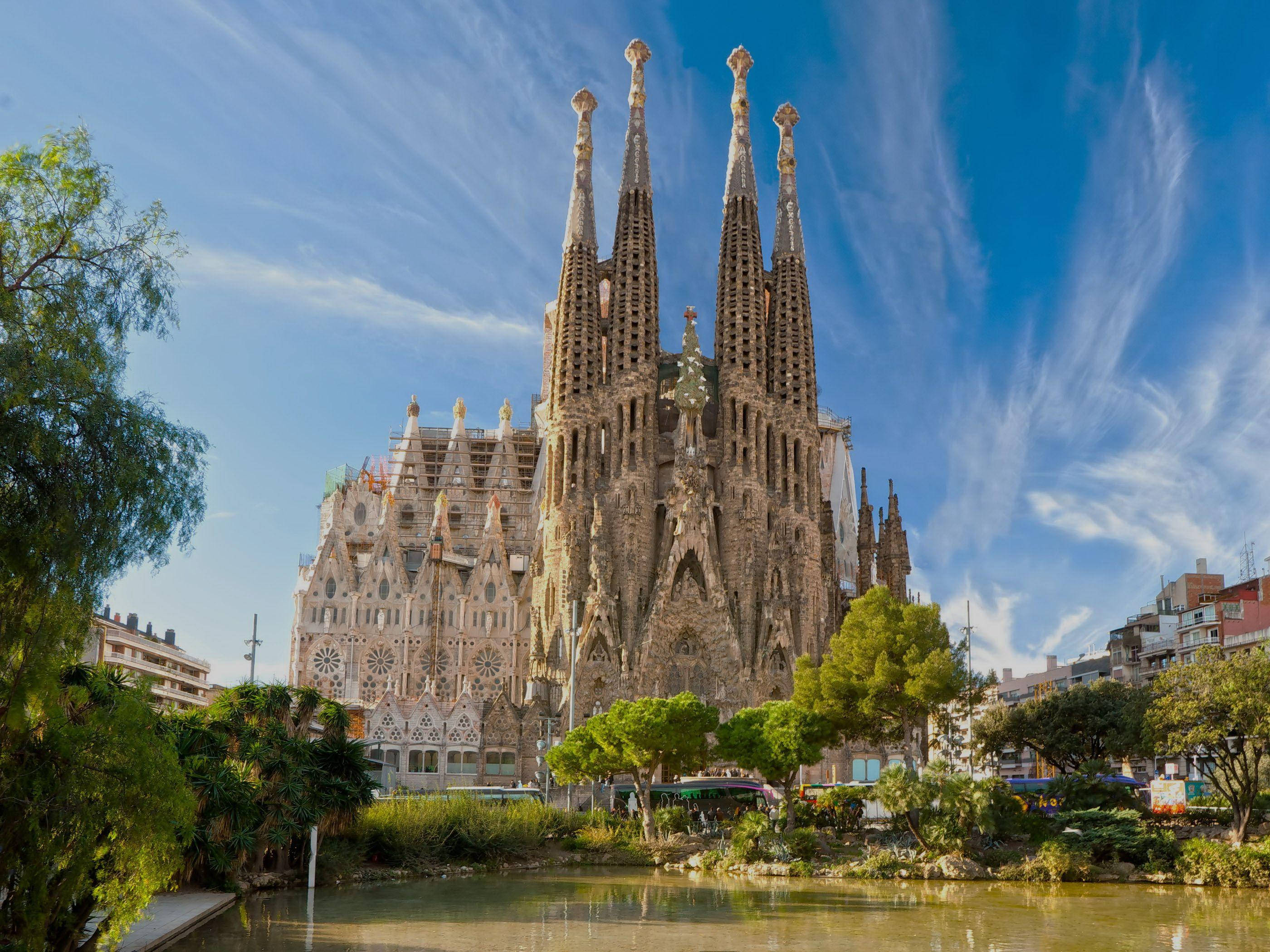 Sagrada Familia, bright blue sky, wispy clouds, 2K Desktop Wallpaper