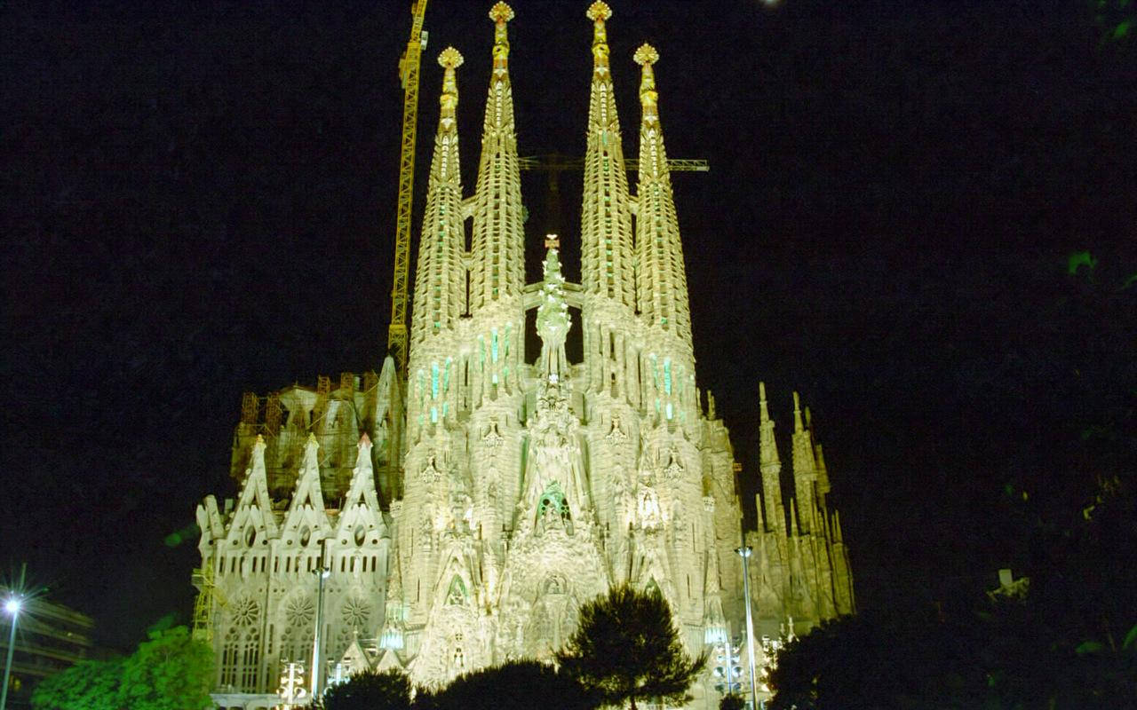 Sagrada Familia, night, golden spires, HD Desktop Wallpaper