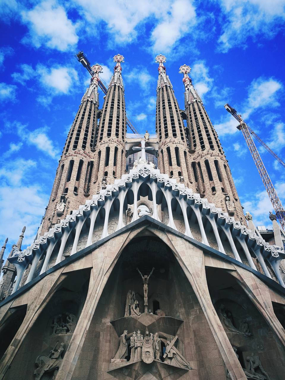 Sagrada Familia, blue sky, fluffy white clouds, HD Phone Wallpaper