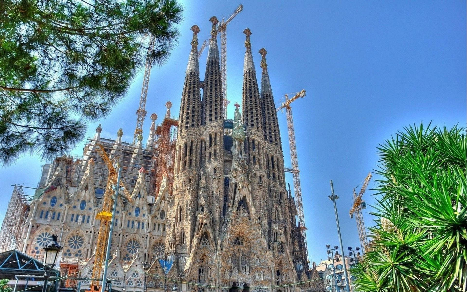 Sagrada Familia, tall spires, cranes, Full HD Desktop Wallpaper