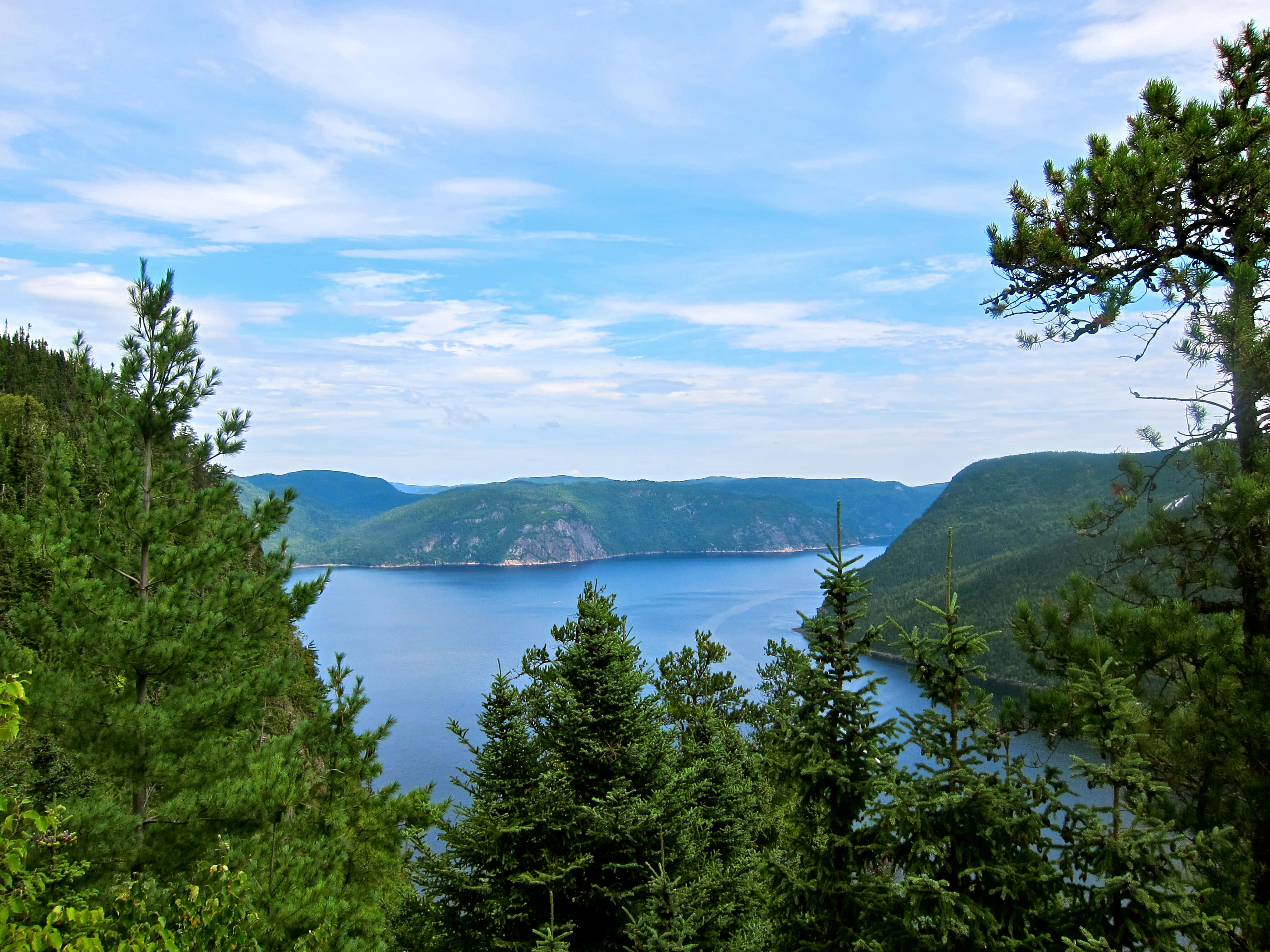 Saguenay, blue lake, lush green mountains, 2K Desktop Wallpaper