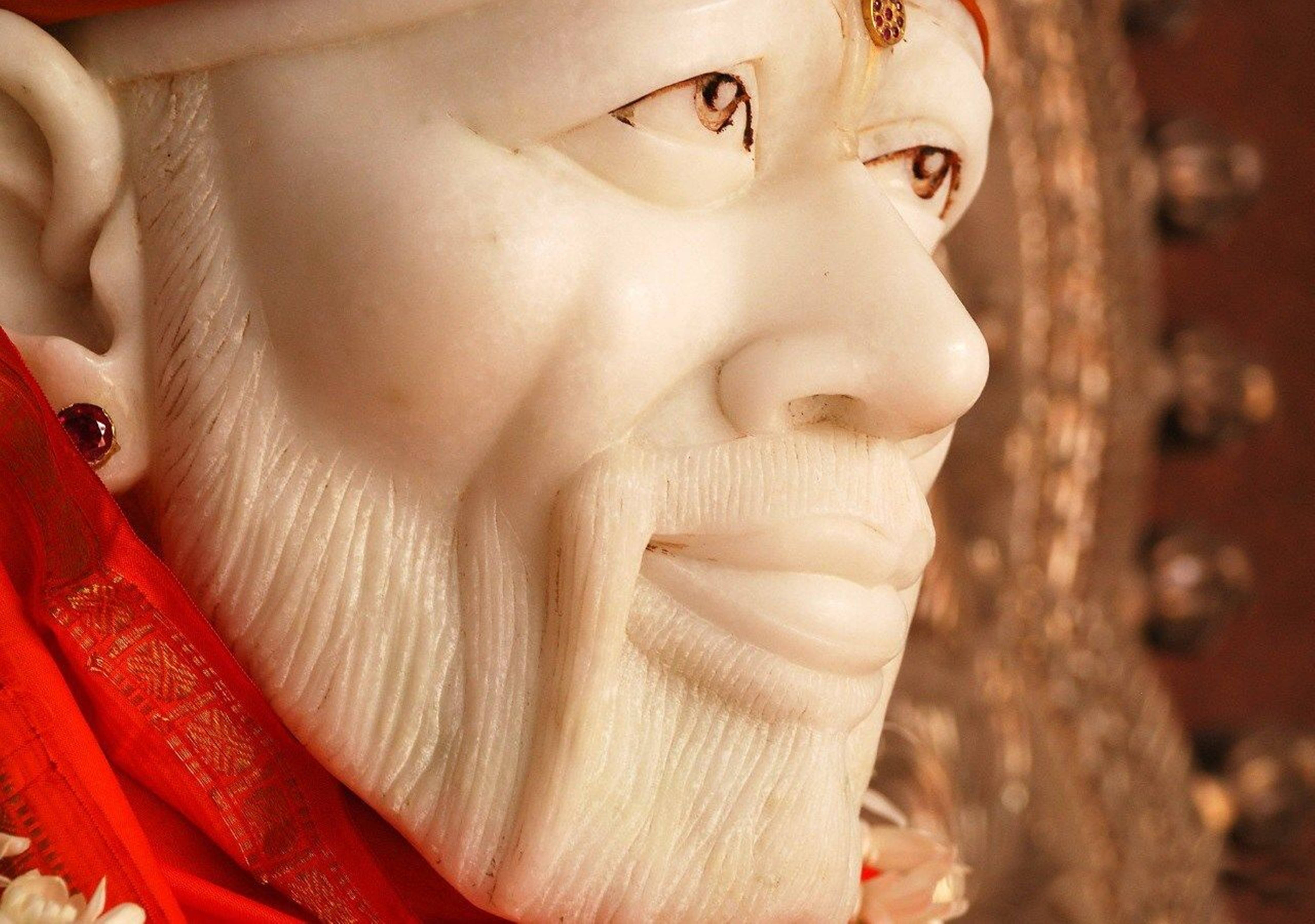 Sai Baba, ivory-carved deity statue, detailed facial features, 4K Desktop Wallpaper